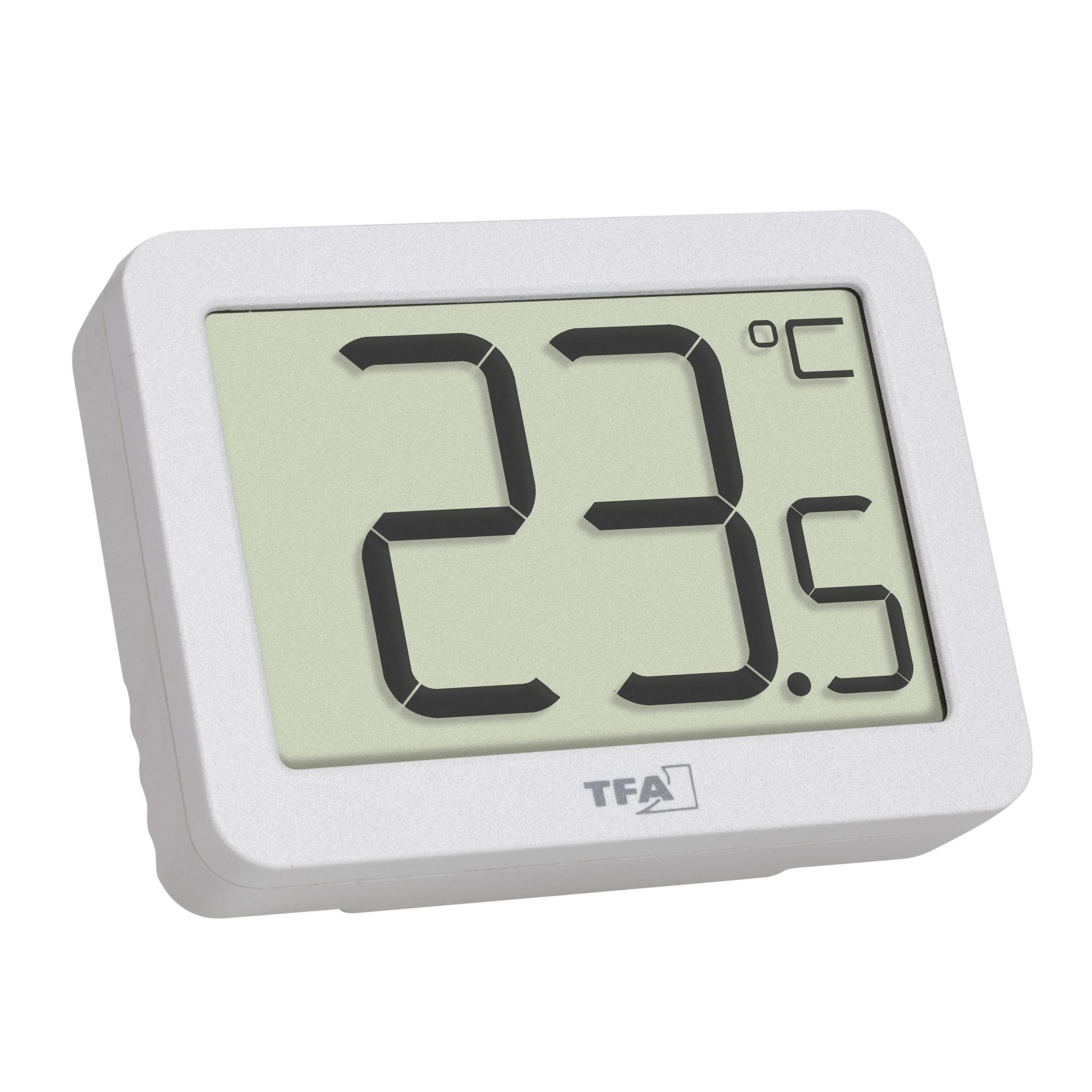 Weißes digitales Thermometer mit 23,5 Grad. Es hat einen kleinen Bildschirm und das TFA-Logo.