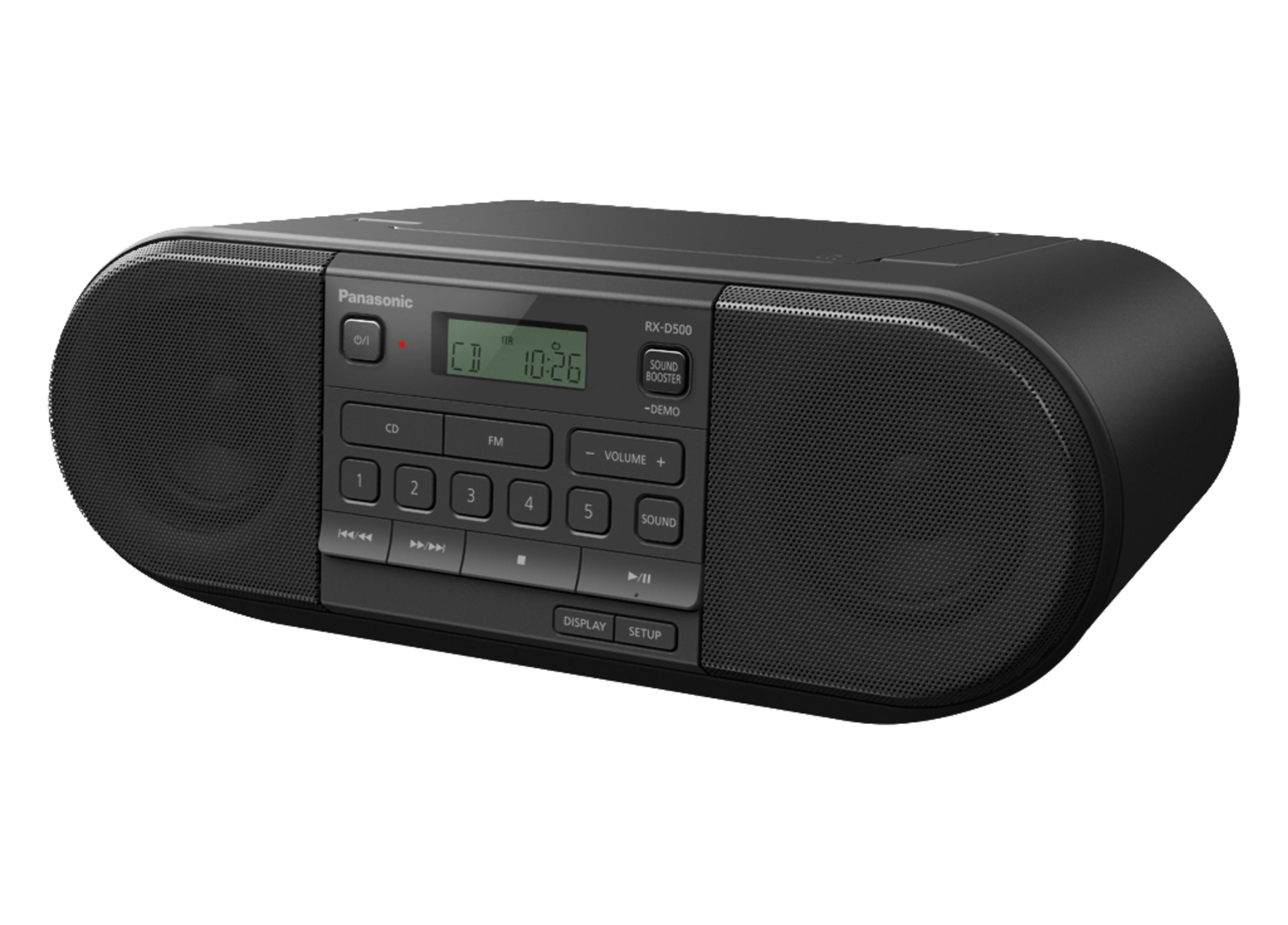 Boombox Panasonic nera su sfondo bianco. Ha CD, FM, pulsanti e un display che mostra l'ora.