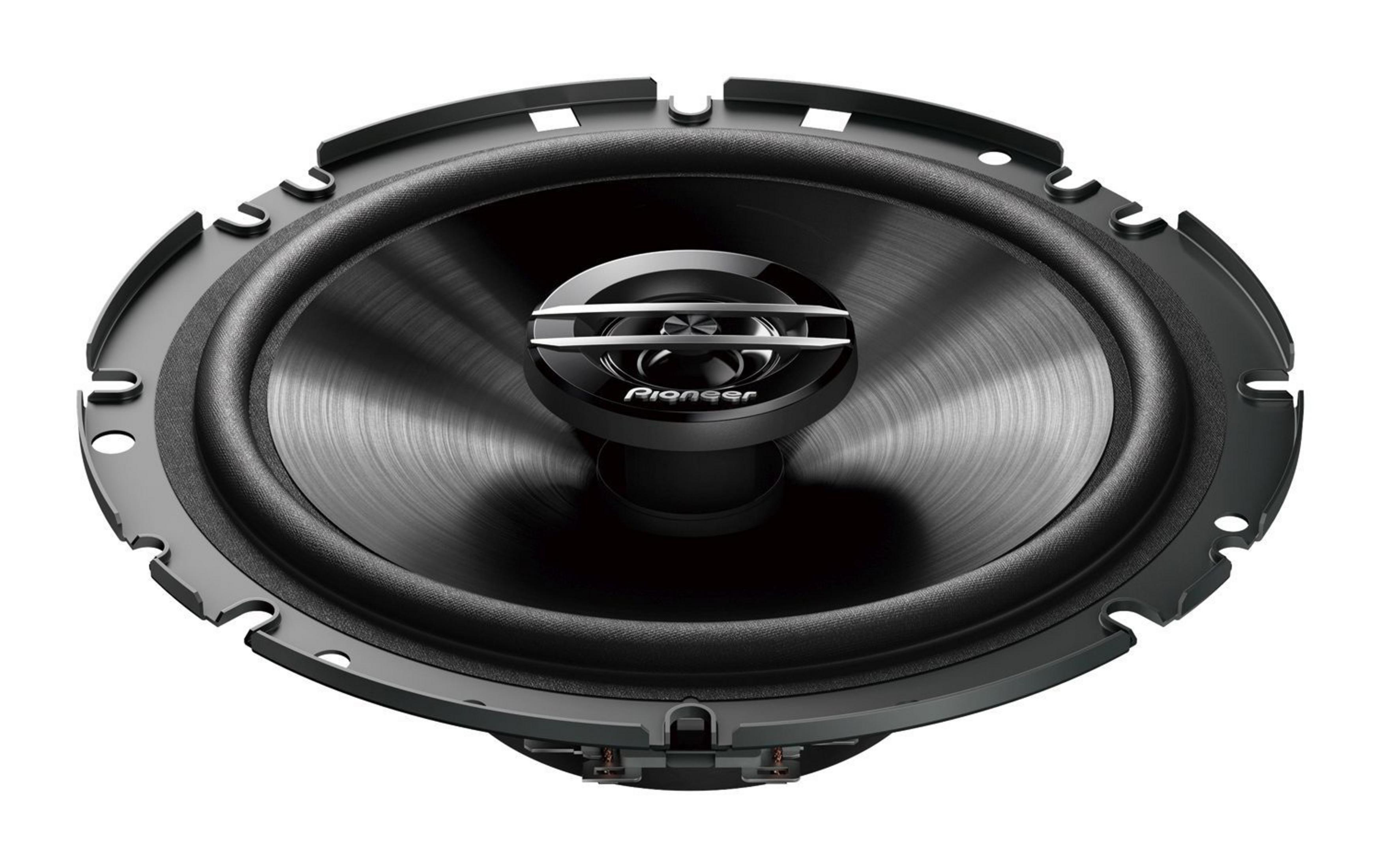 Un primer plano de un altavoz de coche negro con el logotipo de Pioneer.