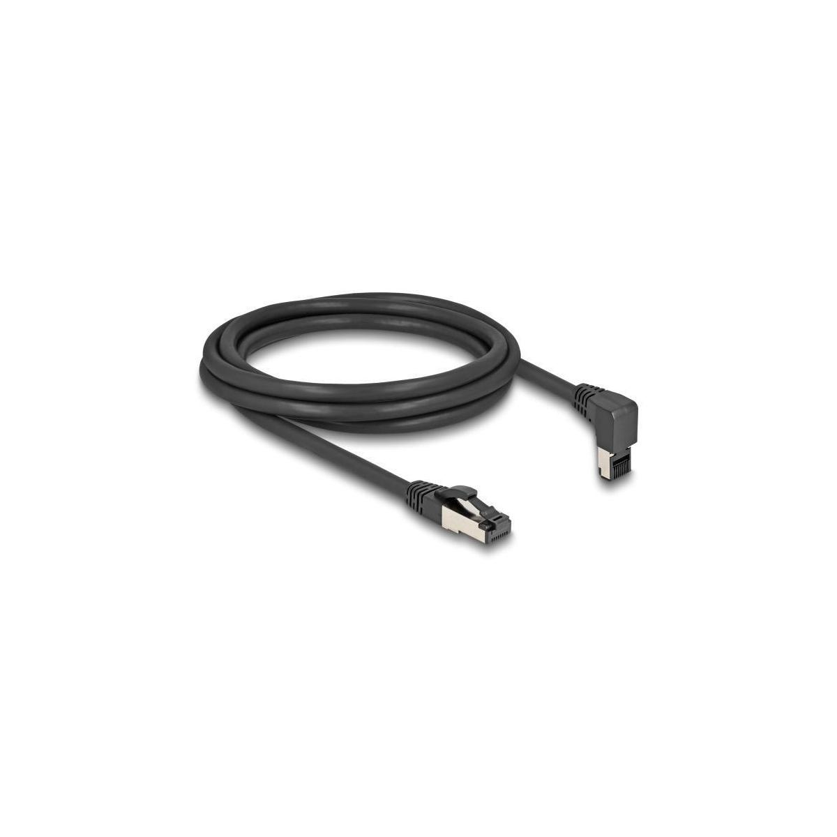 Schwarzes Ethernet-Kabel mit abgewinkeltem Stecker.