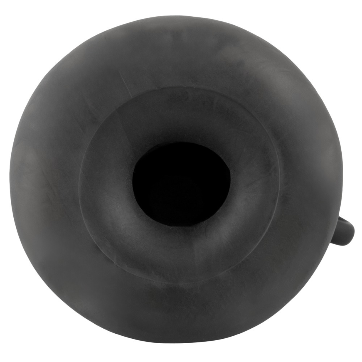 Eine schwarze Vase von oben betrachtet, mit einer kreisförmigen Öffnung oben.