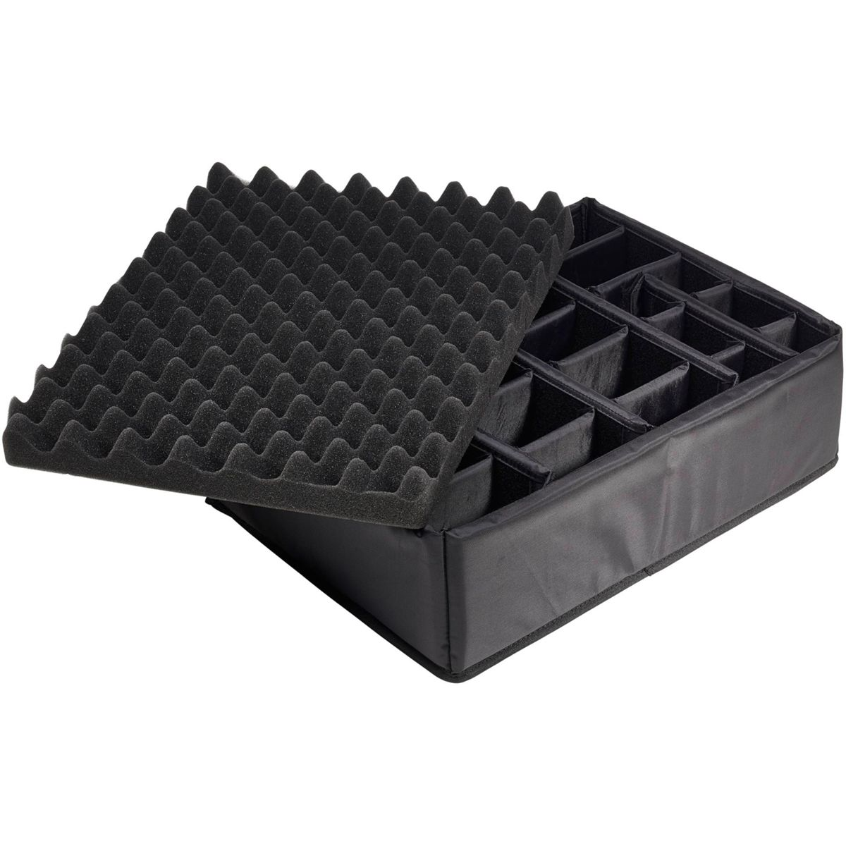 Eine schwarze Aufbewahrungsbox mit einem Deckel aus welligem Schaumstoff. Innen sind Fächer sichtbar. Der Deckel ist halb geöffnet.