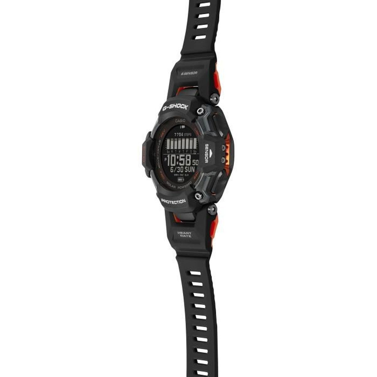 Un orologio G-Shock nero con display digitale che mostra ora e data, con cinturino nero.