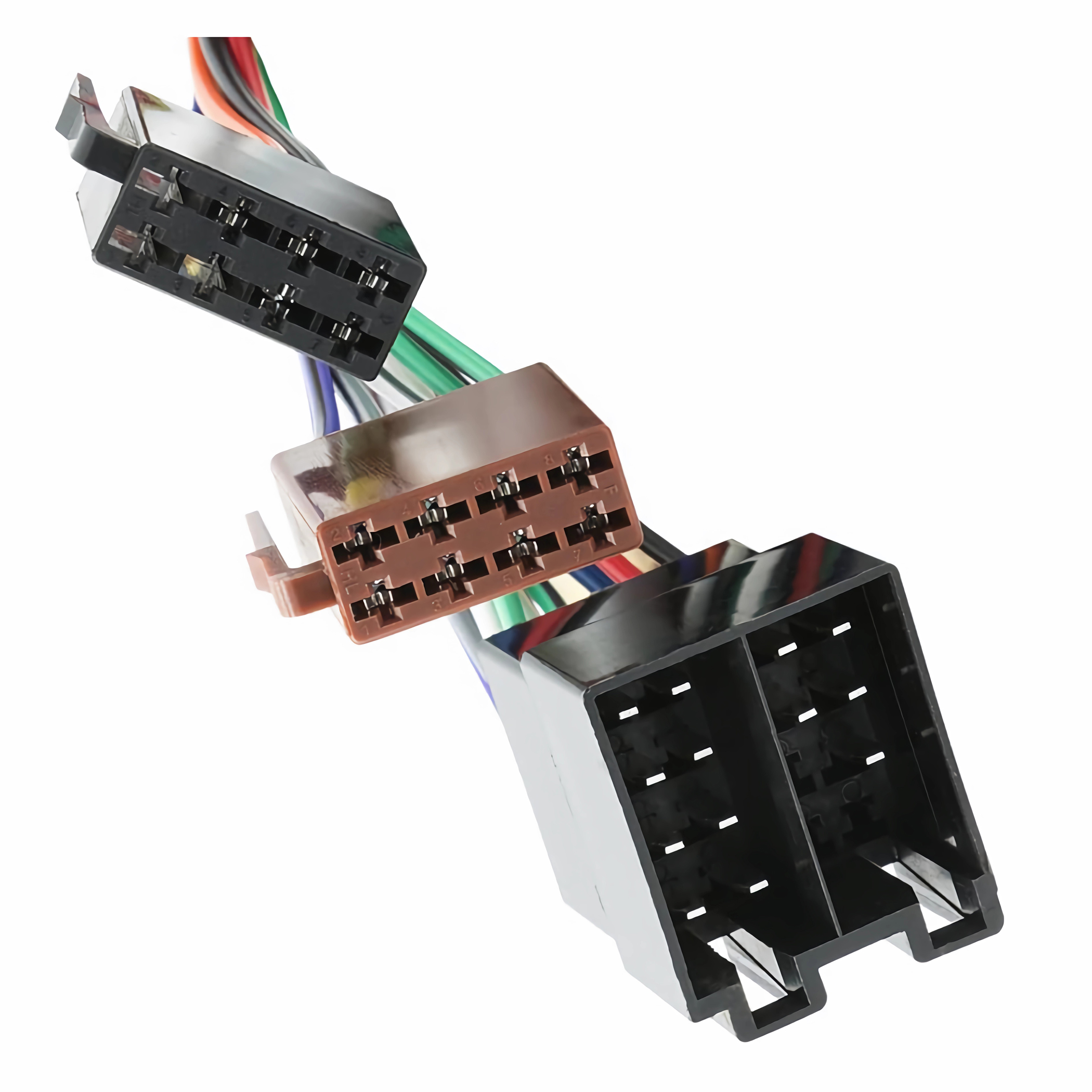 Kfz-Stereo-Kabelbaum mit mehreren Steckern und Drähten, vor weißem Hintergrund. Die Stecker sind schwarz und braun.