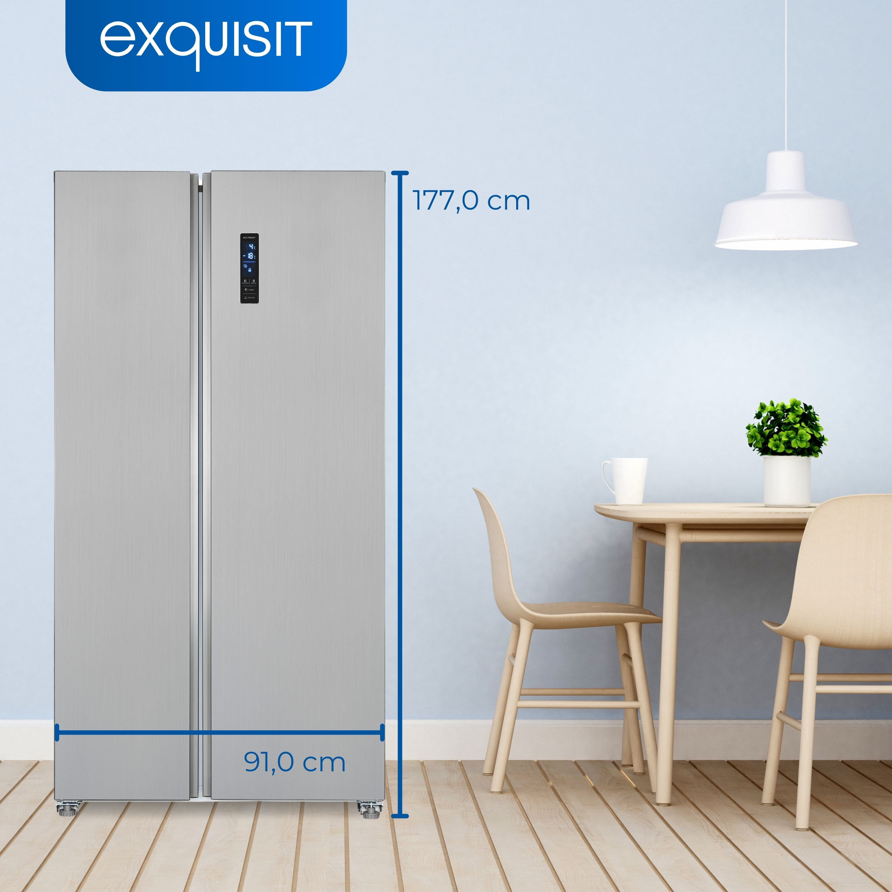 Exquisit Kühlschrank an einer blauen Wand. Abmessungen: 177,0 cm hoch und 91,0 cm breit.
