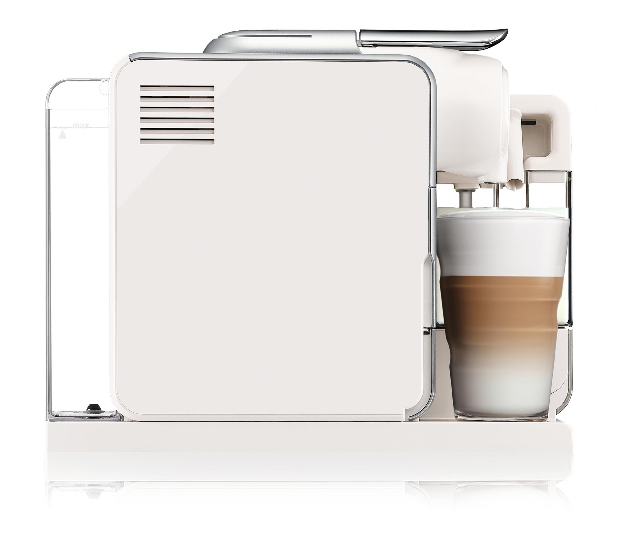 Weiße Kaffeemaschine mit Tasse, weißer Hintergrund.