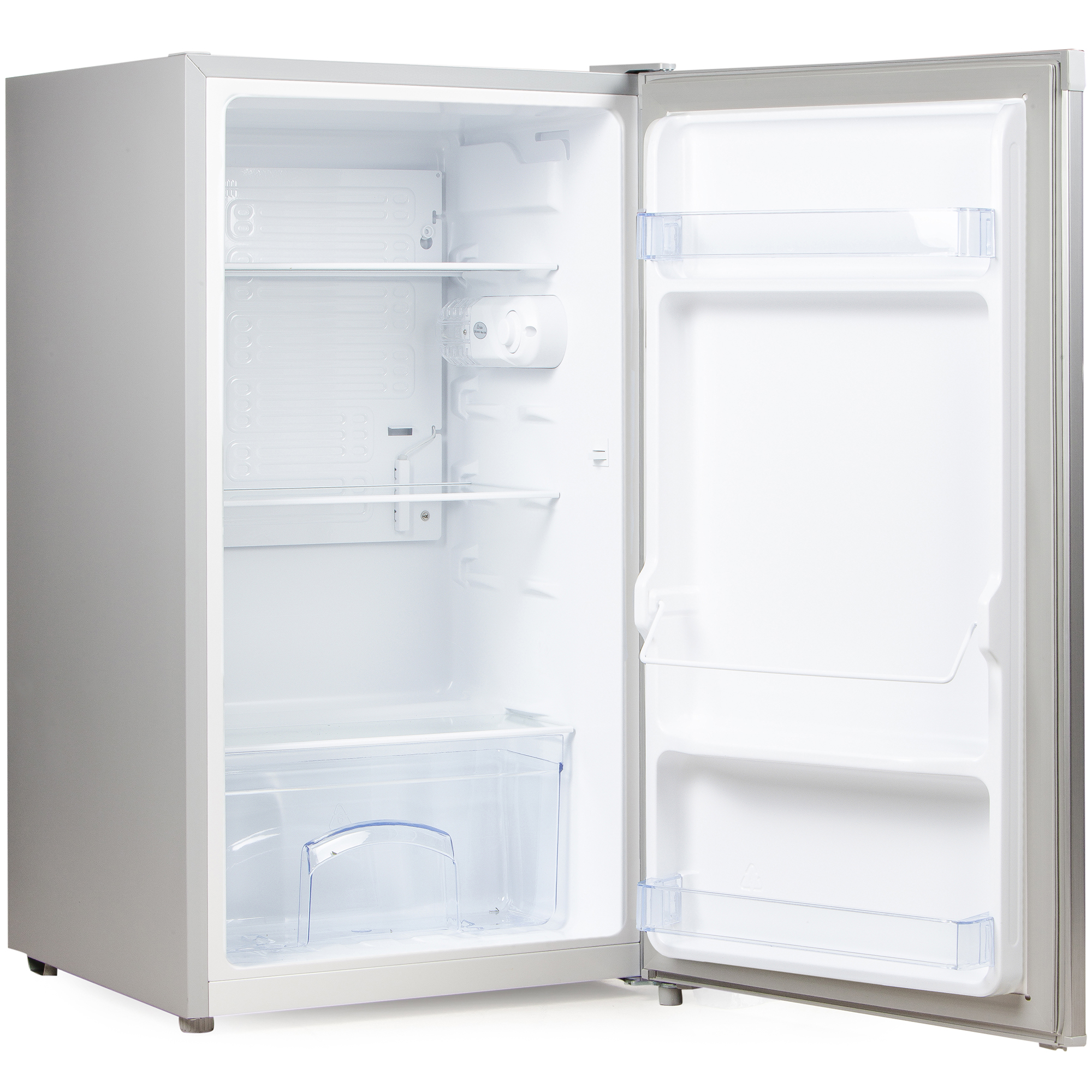 Mini-réfrigérateur argenté ouvert. Étagères vides et un récipient transparent. Intérieur blanc, extérieur gris.