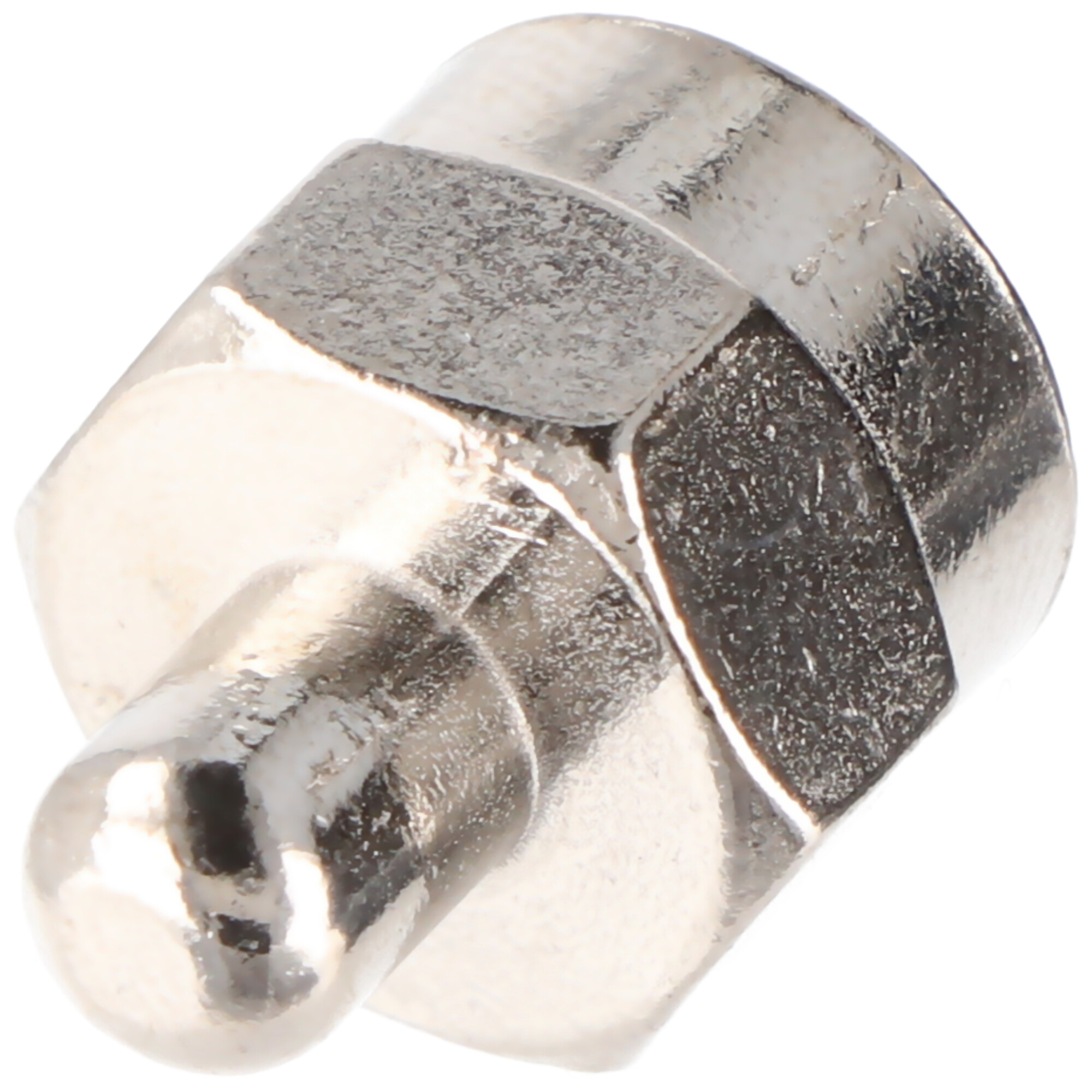 Silberner HF-Steckverbinder, ein kleines, metallisches Teil mit sechseckiger, mutternartiger Form und Stift.