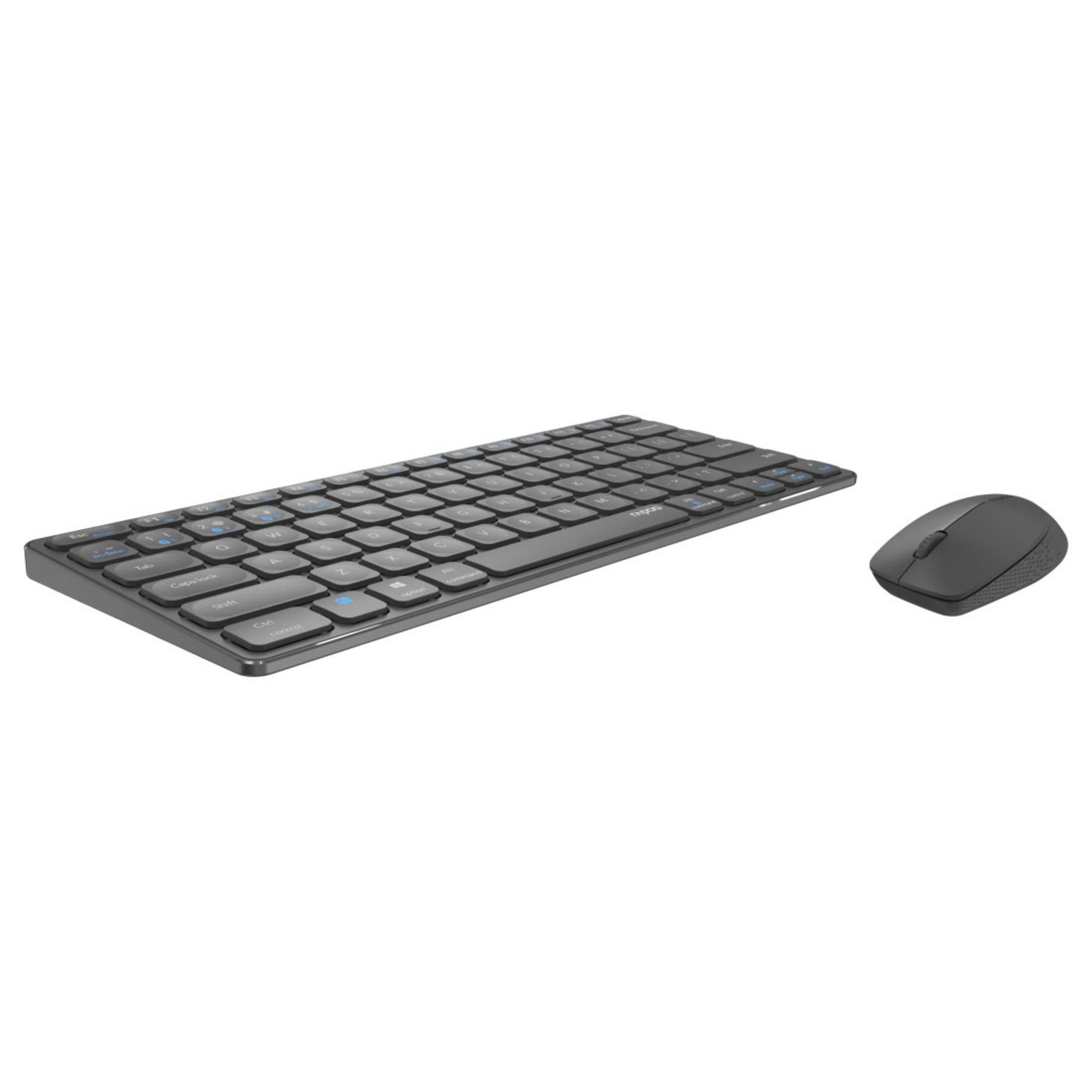 Tastiera e mouse grigi. Sono wireless. La tastiera ha un tastierino numerico.