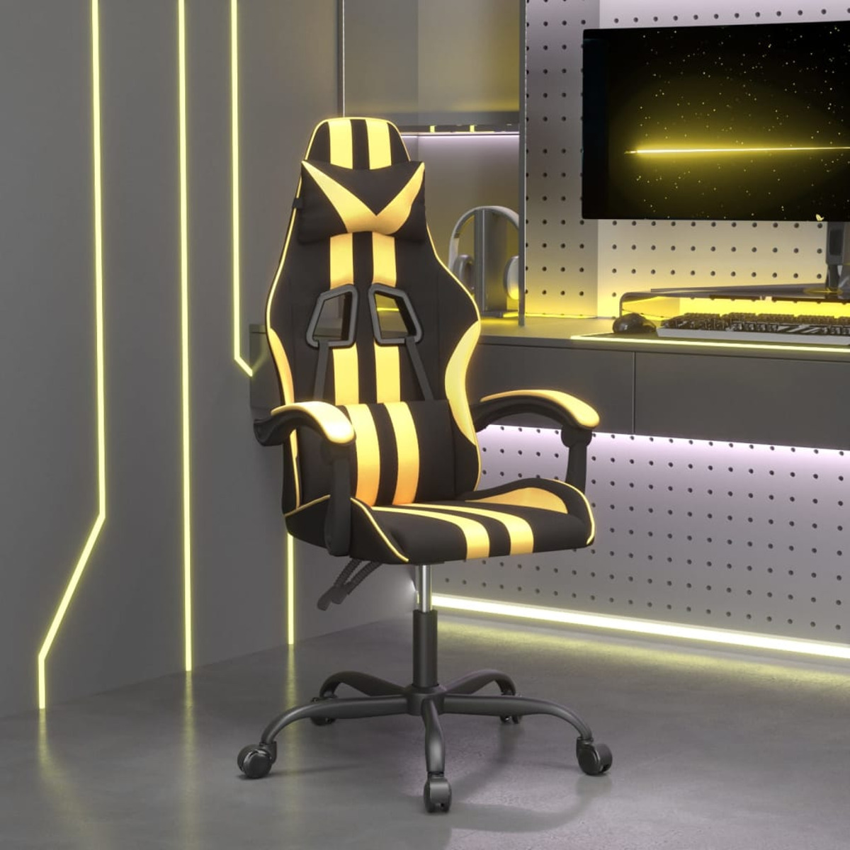 Gaming-Stuhl, schwarz und gelb, auf Rädern. Lehnt sich zurück in einem Raum mit Neonlichtern.