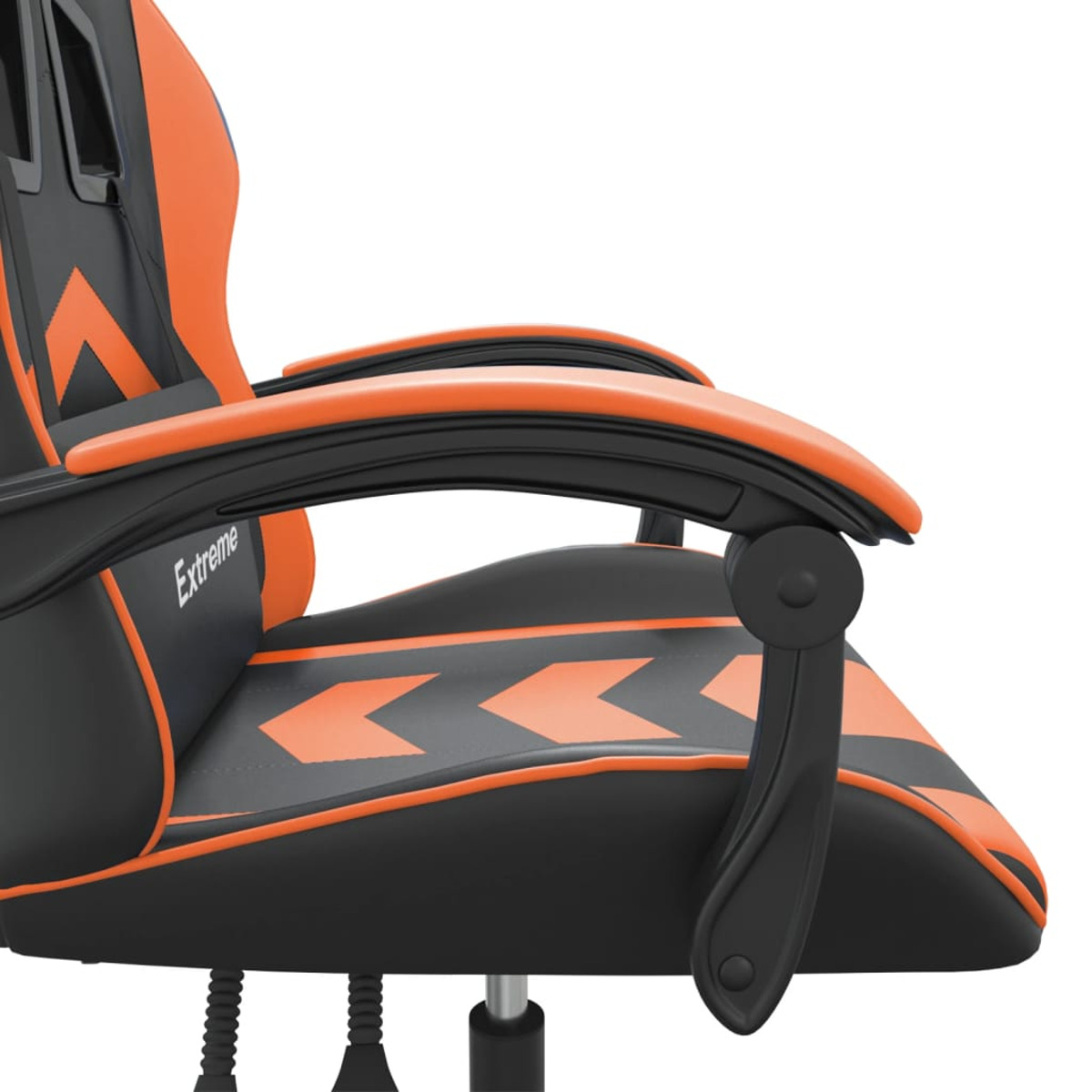 Gaming-Stuhl. Schwarz und orange mit Pfeilen und dem Wort Extreme auf der Rückseite.