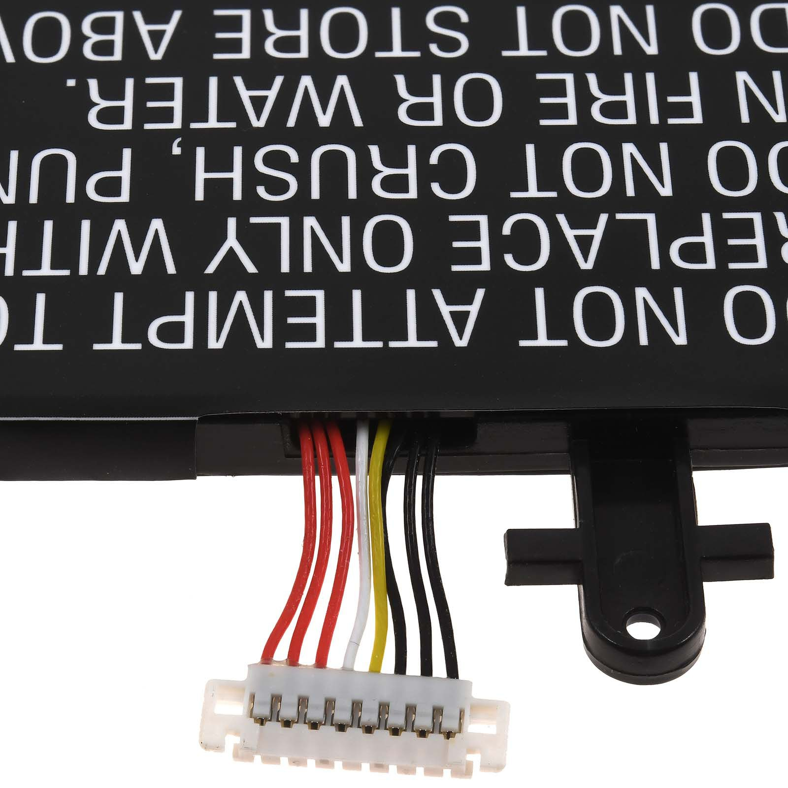 Nahaufnahme des Batterieanschlusses mit Kabeln. Kabel in Rot, Gelb, Schwarz und Weiß.