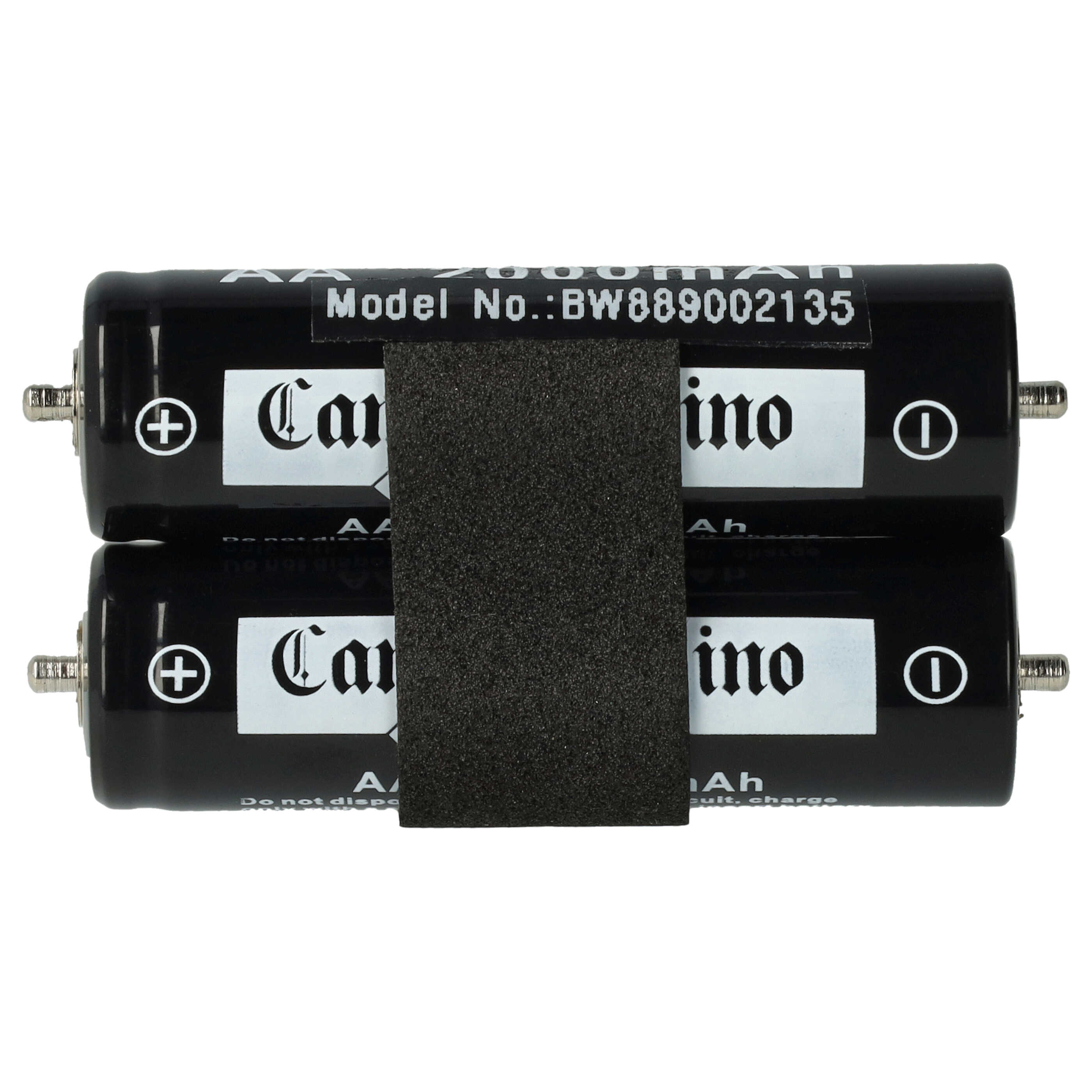 Zwei schwarze AA-Batterien mit weißem Text und ein schwarzer Schaumstoff-Abstandshalter.