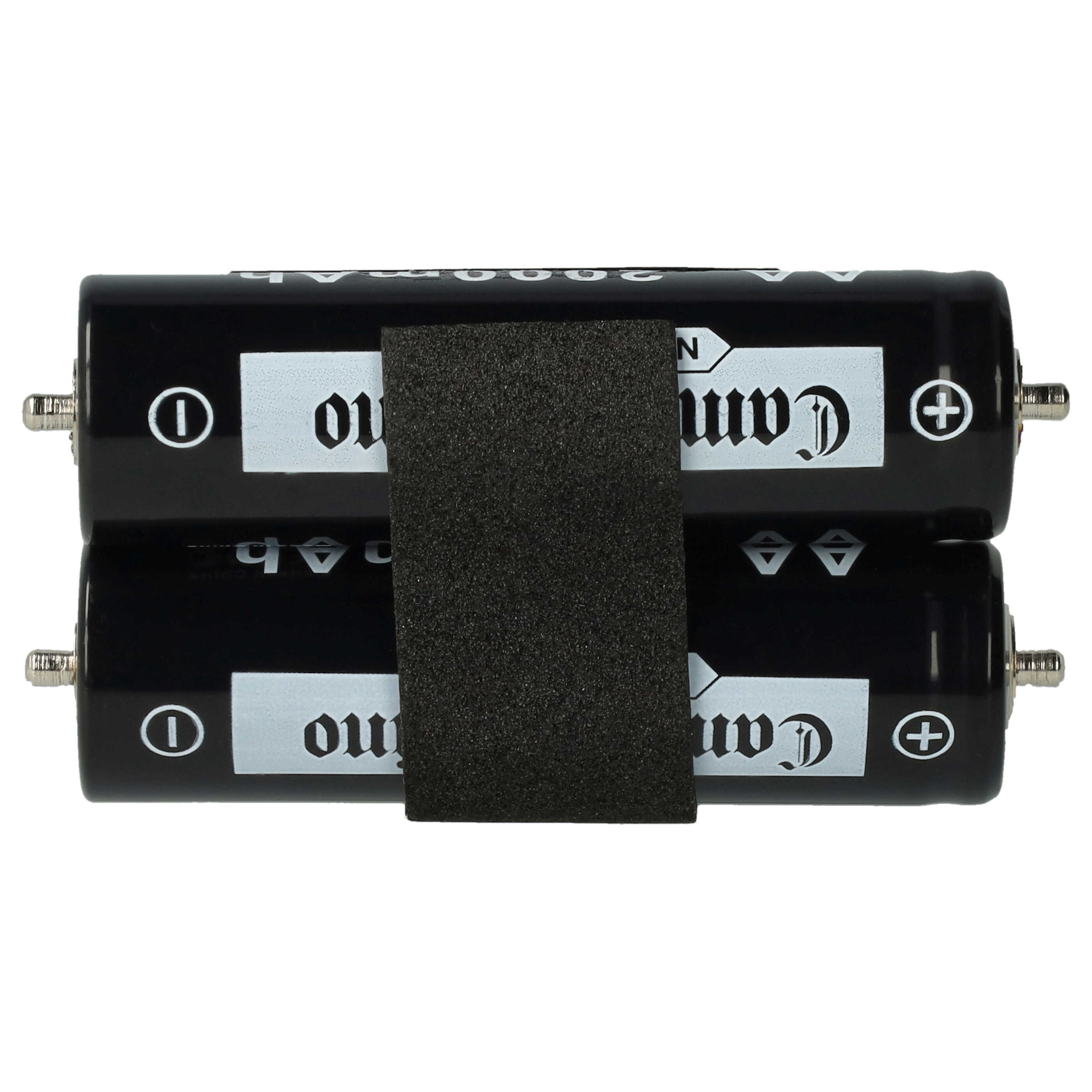 Zwei schwarze AA-Batterien mit weißem Text und einem Schaumstoff-Abstandshalter. Die Batterien liegen nebeneinander.
