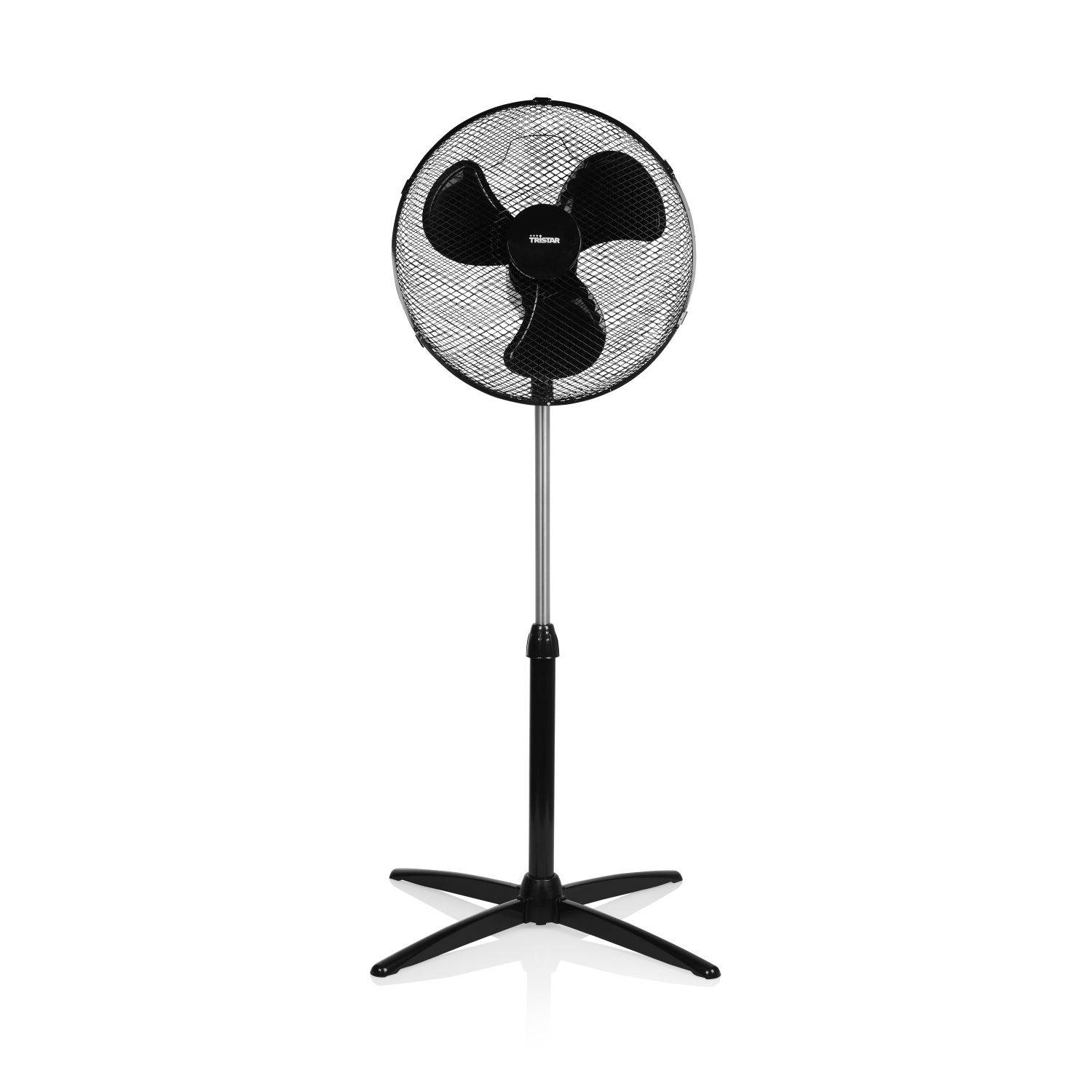 Czarny wentylator stojący z osłoną ochronną i podstawą w kształcie krzyża.