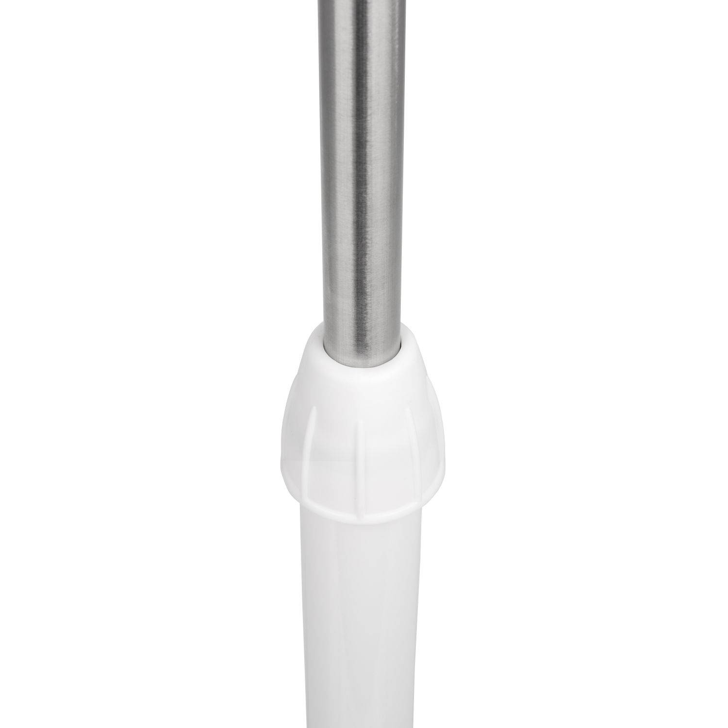 Biały i srebrny metalowy słup z białą plastikową podstawą na białym tle.