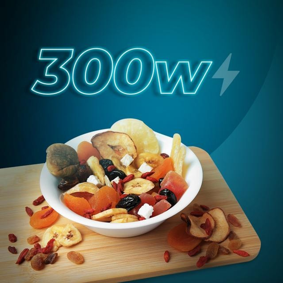 Una ciotola di frutta secca su un tagliere di legno. La ciotola ha un'insegna al neon di 300W.