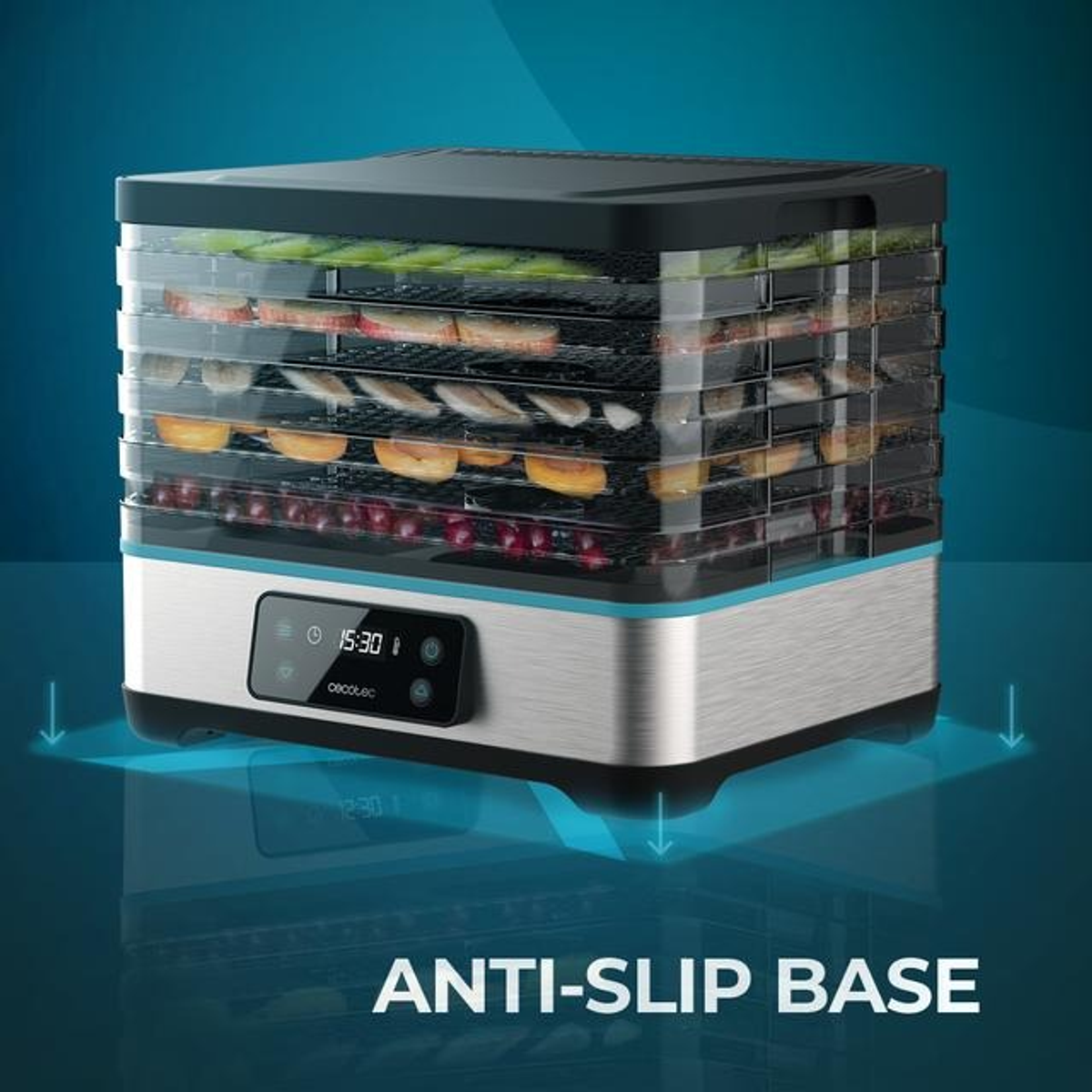 Essiccatore per alimenti con più vassoi pieni di cibo, con l'ora visualizzata sul pannello frontale. La base è argentata.