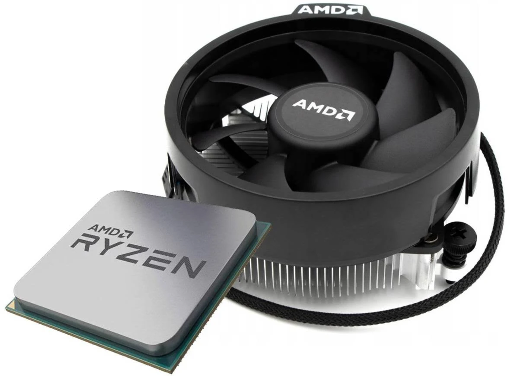 CPU AMD Ryzen con enfriador. El enfriador tiene un ventilador negro. La CPU es plateada con texto Ryzen.