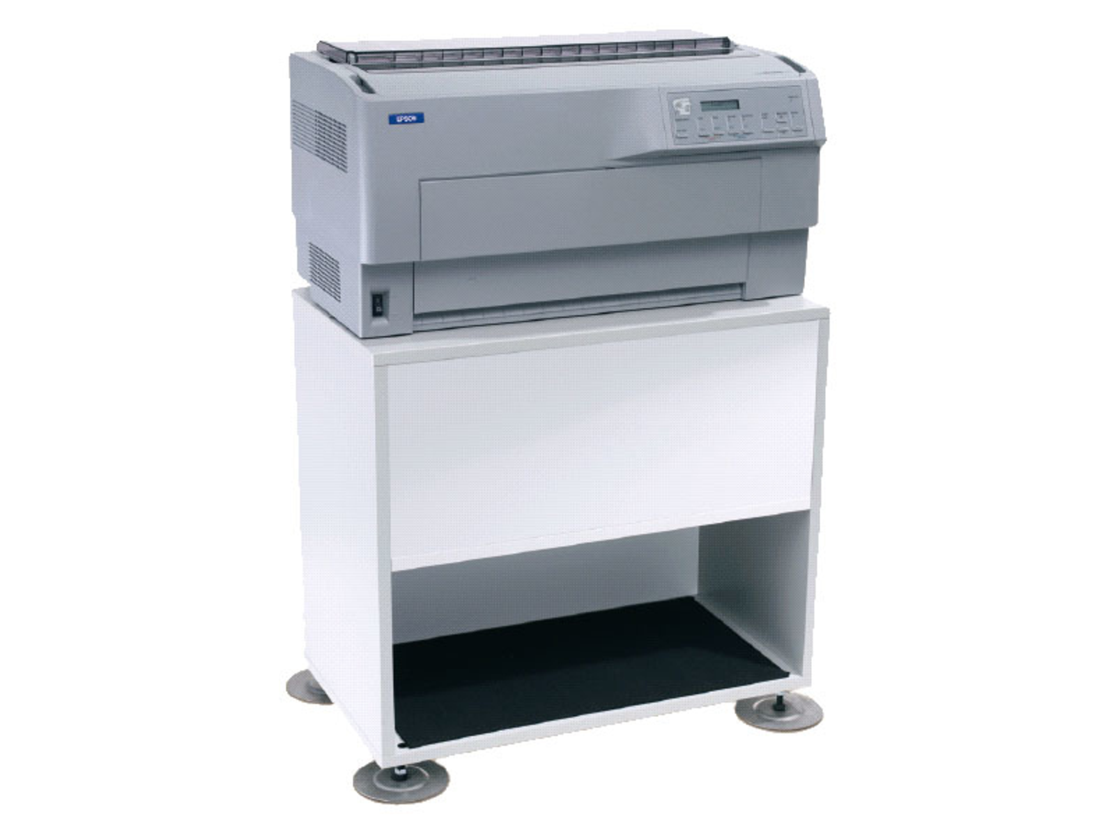 Una stampante Epson grigia è sopra un mobile bianco con un ripiano. Il pavimento è bianco.
