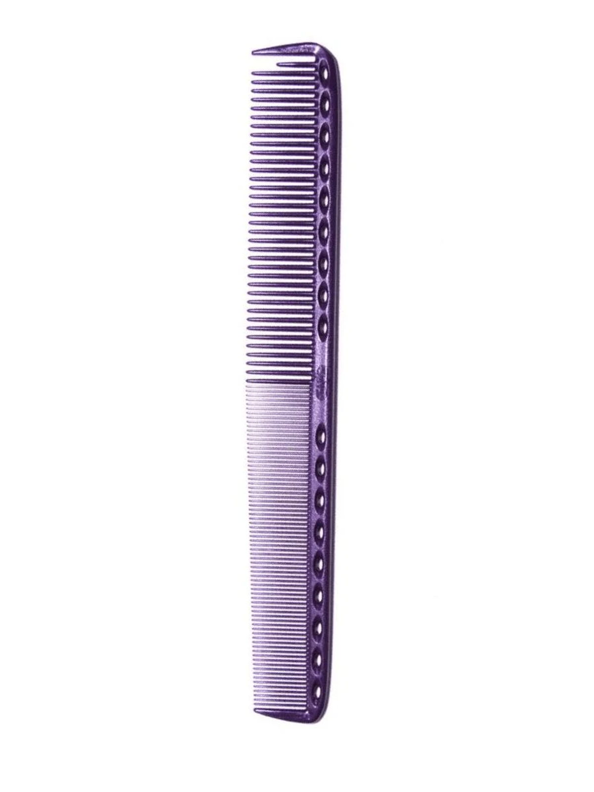 Peine morado sobre fondo blanco.