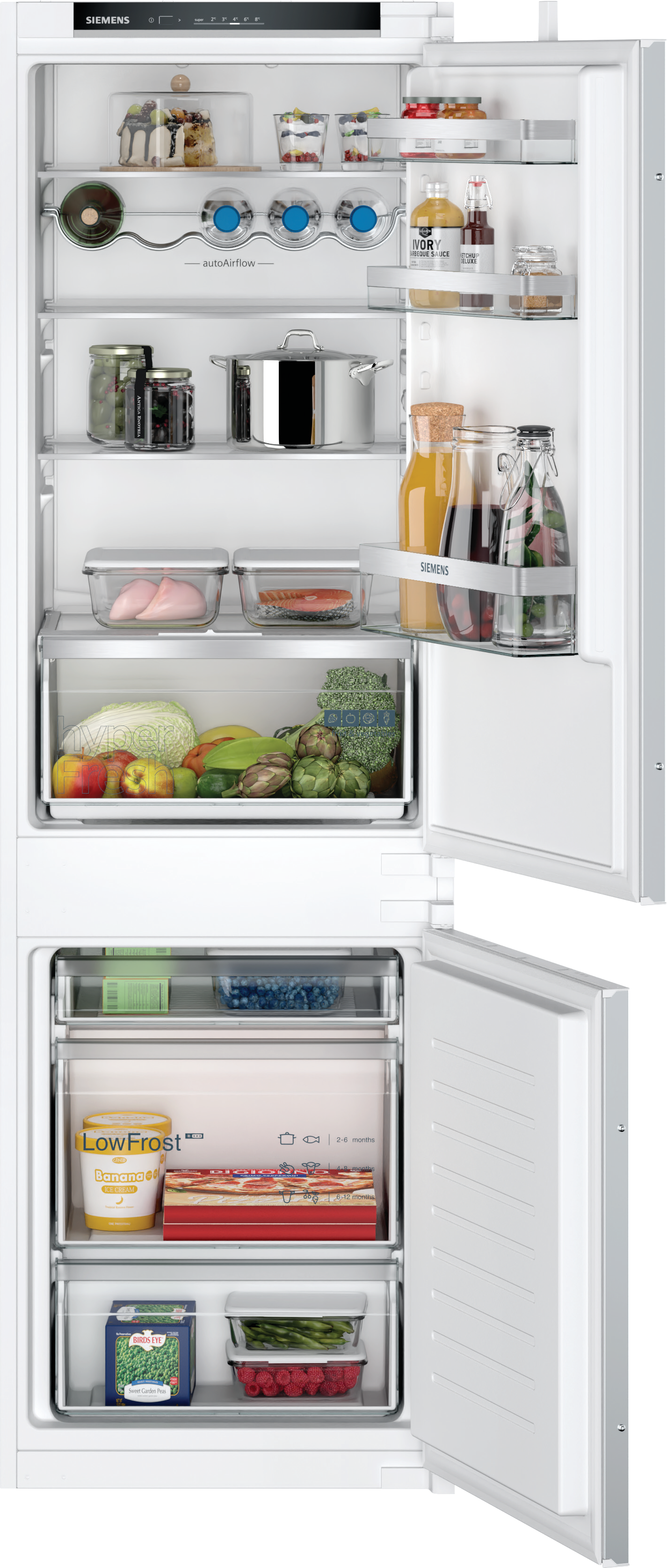 Un refrigerador blanco con puertas abiertas, revelando estantes con alimentos.