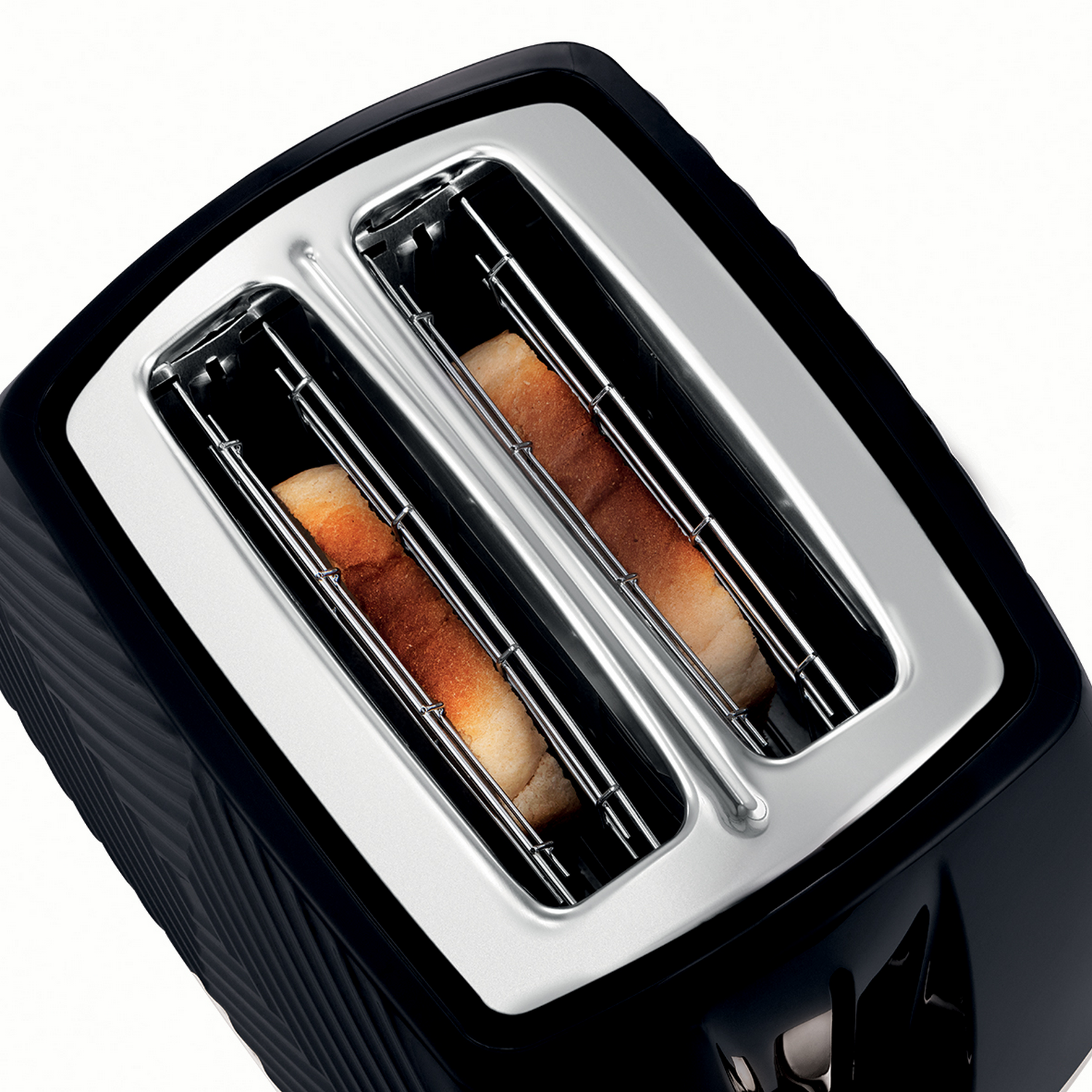 Toaster mit zwei Brotscheiben, die geröstetes Brot in den Schlitzen zeigen.