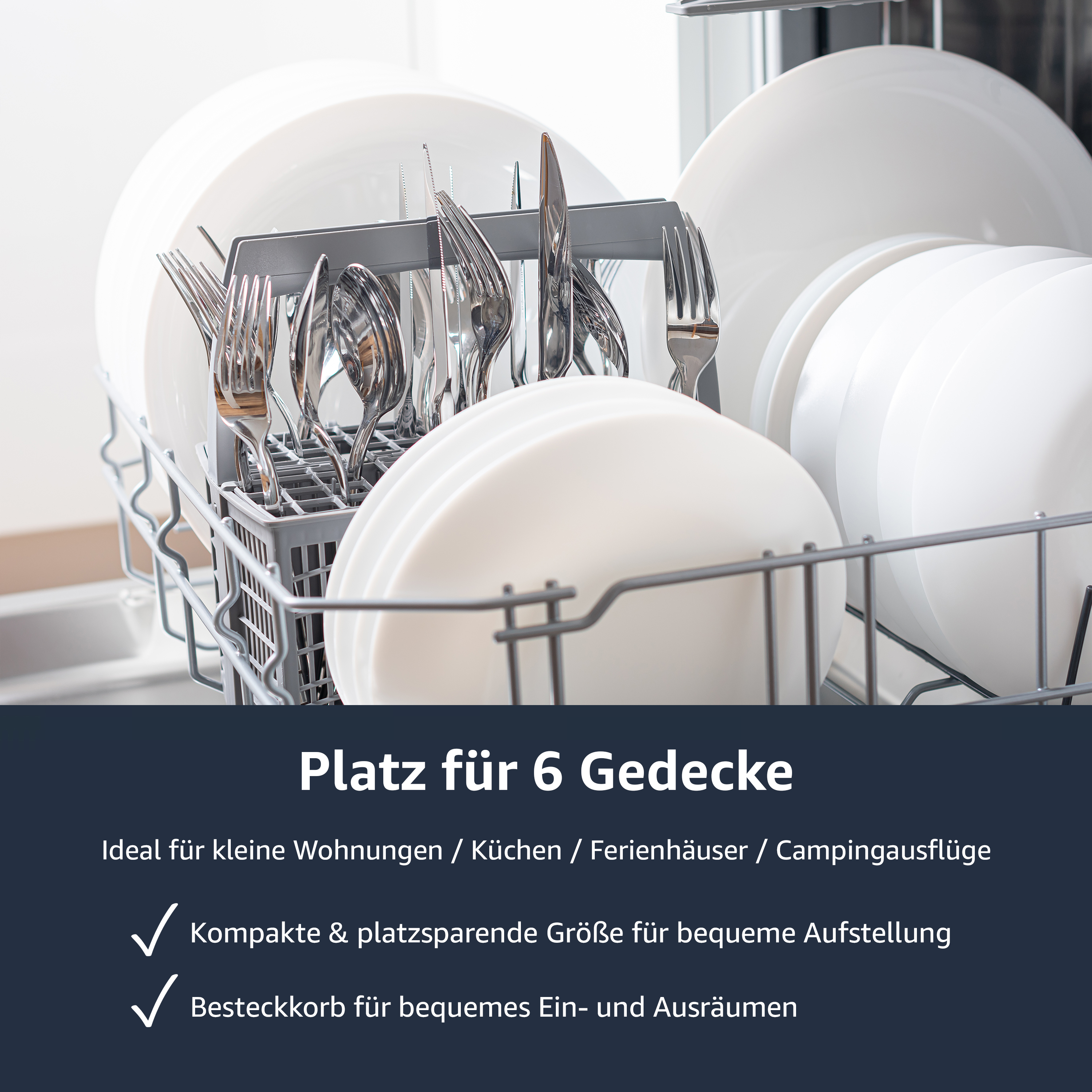 Geschirrspüler mit gestapelten sauberen Tellern, Gabeln und Löffeln. Text: 'Platz für 6 Gedecke'.