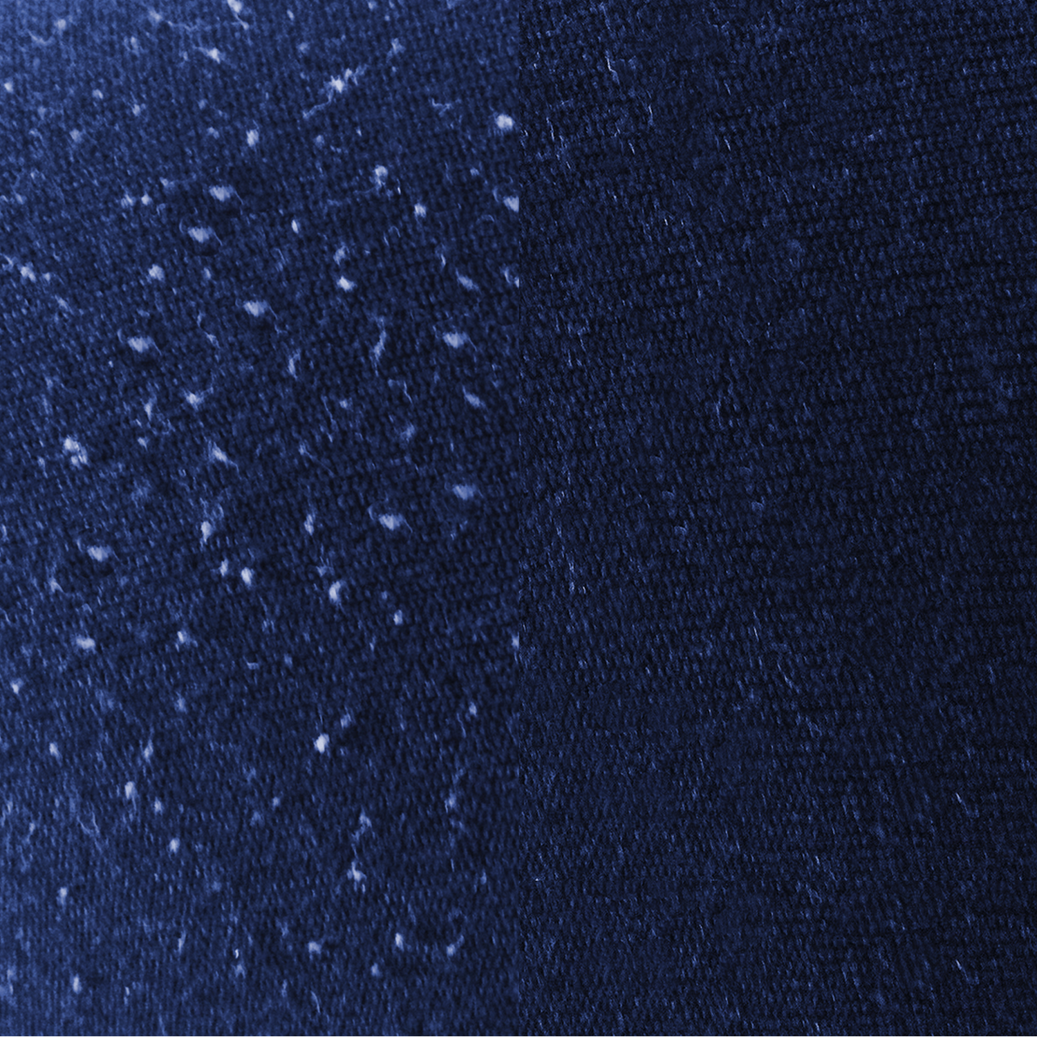 Dunkelblaue Stoffstruktur mit weißen Flecken. Nahaufnahme, Vollformat.