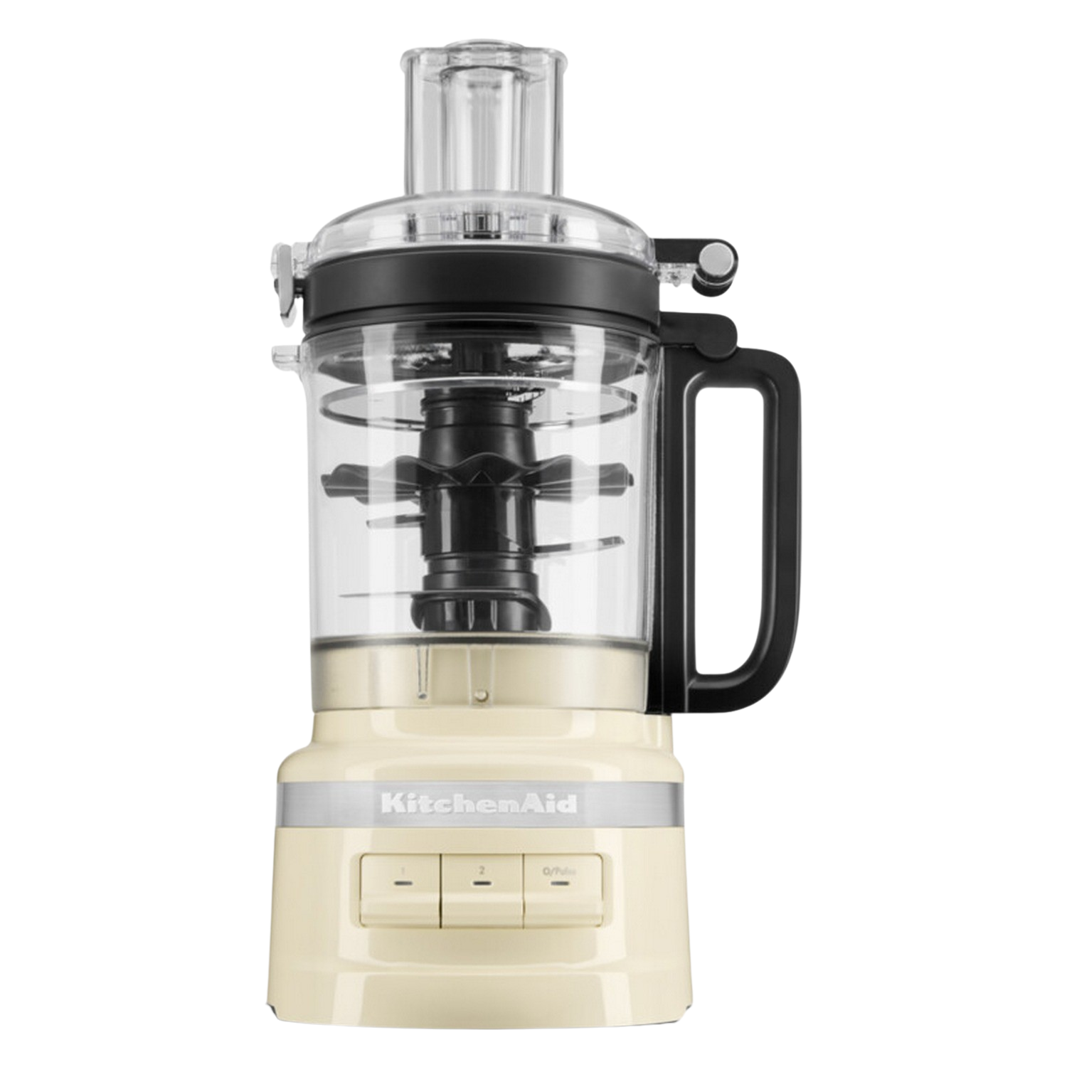 Siyah saplı ve kapaklı krem rengi KitchenAid mutfak robotu.