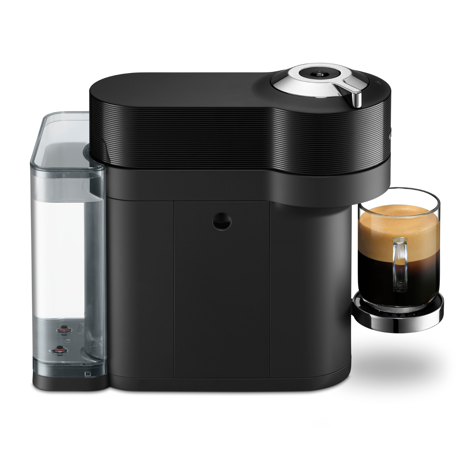 Cafetera Nespresso negra con depósito de agua y vaso con café en un soporte lateral.