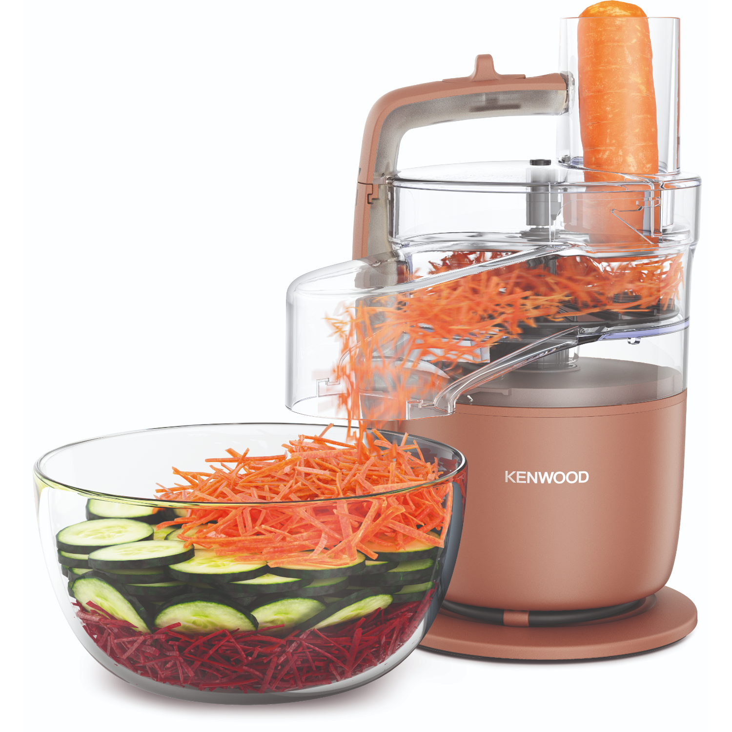 Robot kuchenny Kenwood. Starta marchew, ogórek i buraki w misce.