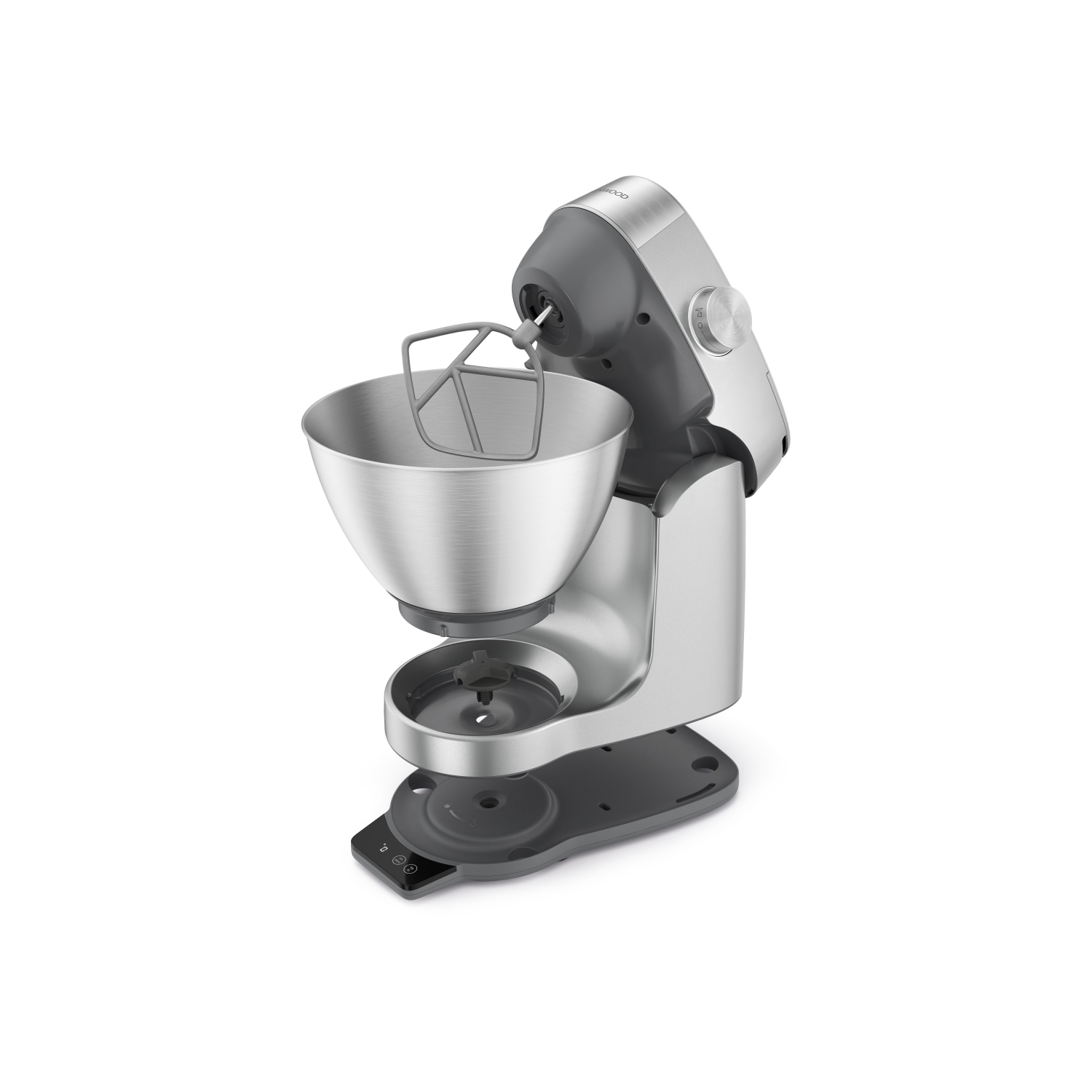 Robot da cucina argento e grigio con ciotola e accessori. Sfondo bianco.