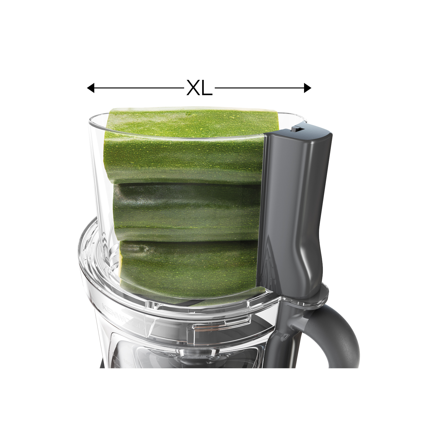 Un robot da cucina trasparente con zucchine. Ha una maniglia grigia. Marcato XL.