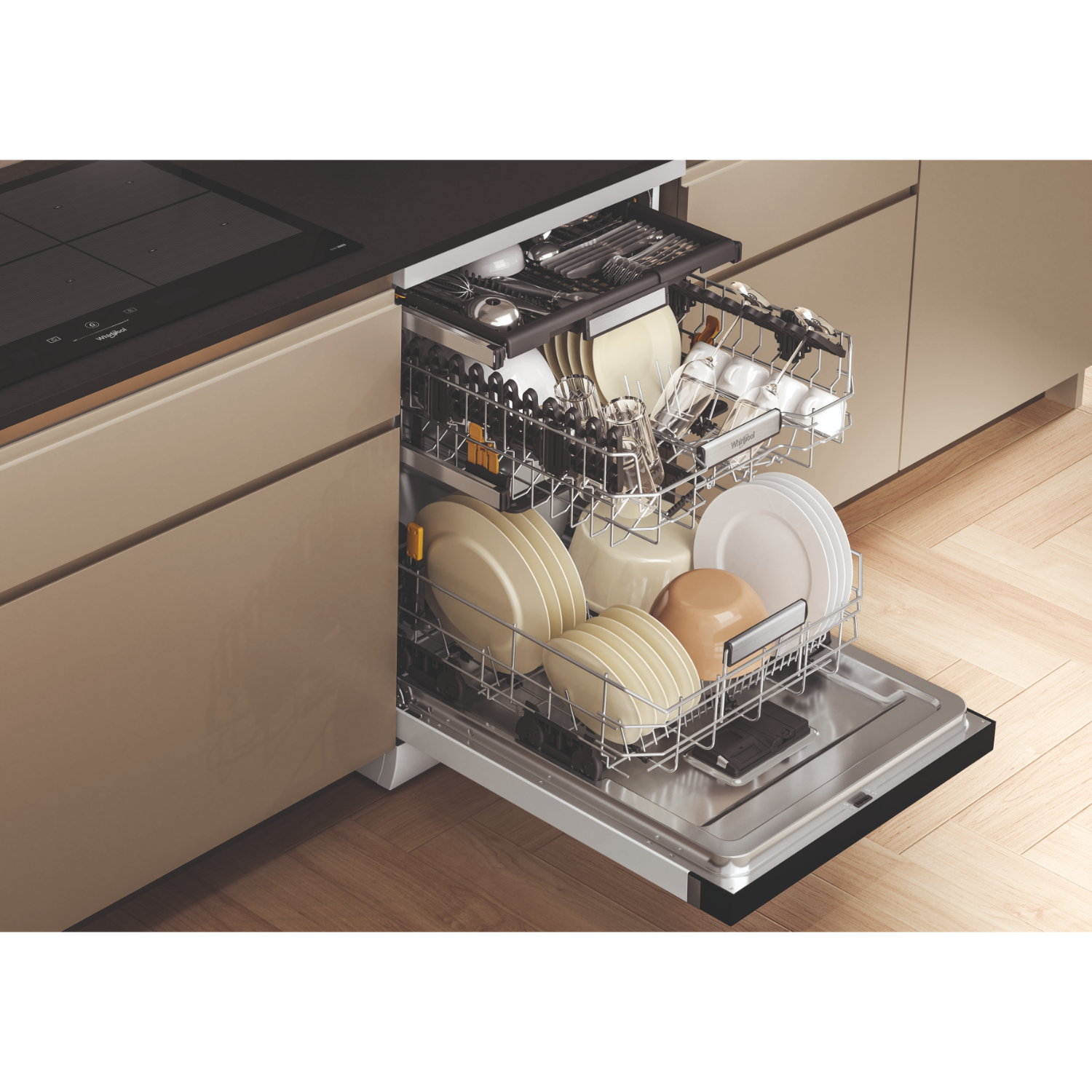 Zmywarka z otwartymi drzwiami, pokazująca naczynia i sztućce. Wnętrze ze stali nierdzewnej.