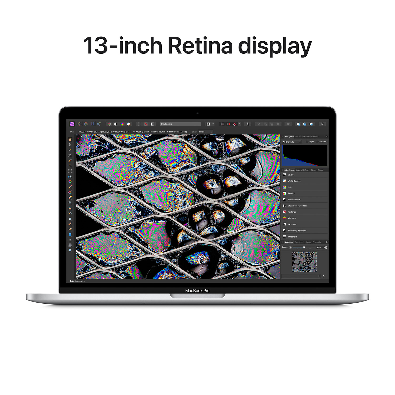 Portátil con texto 'Pantalla Retina de 13 pulgadas' y pantalla con imagen compleja.