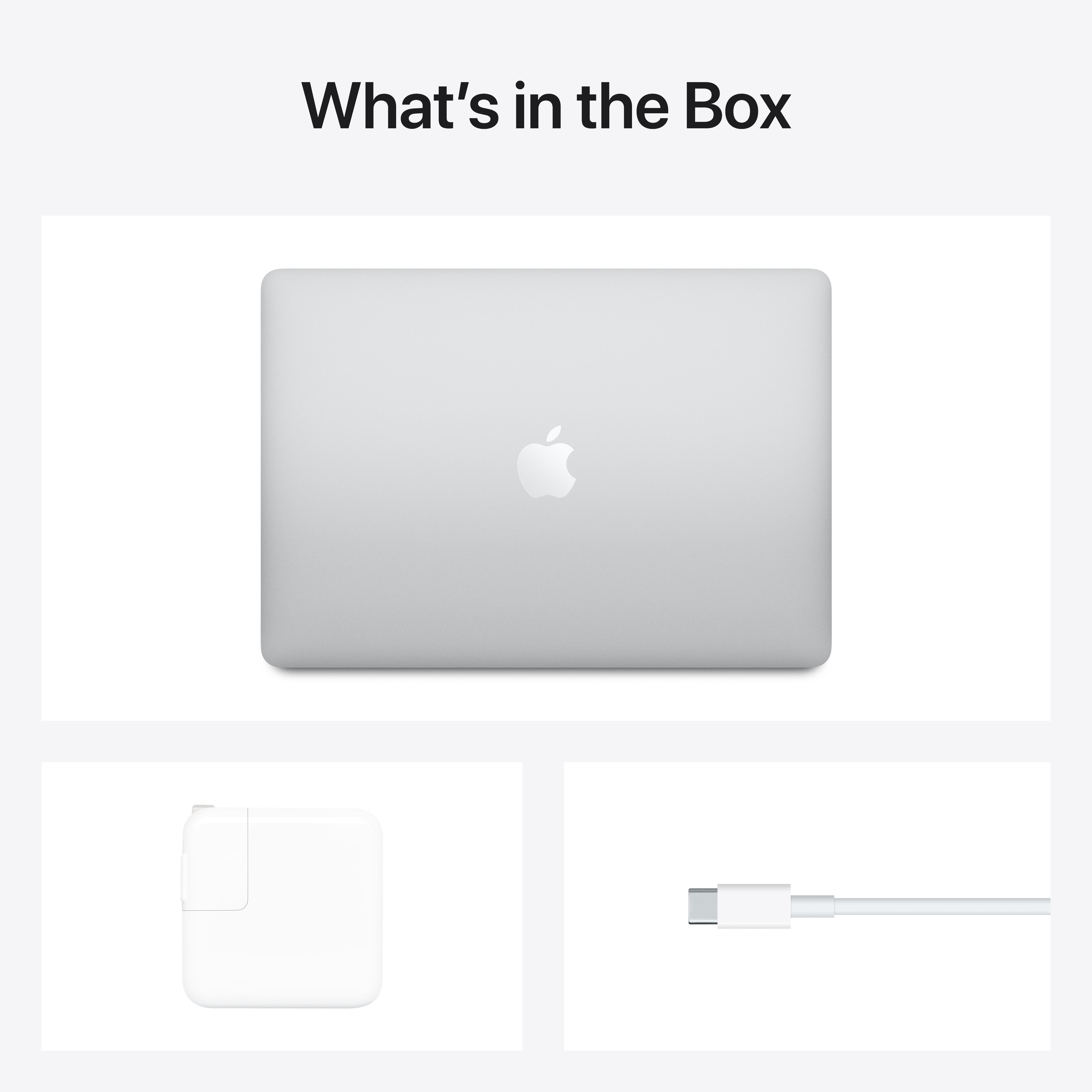 Laptop, Netzteil und USB-Kabel. Weißer Hintergrund. Apple-Logo auf dem Laptop.