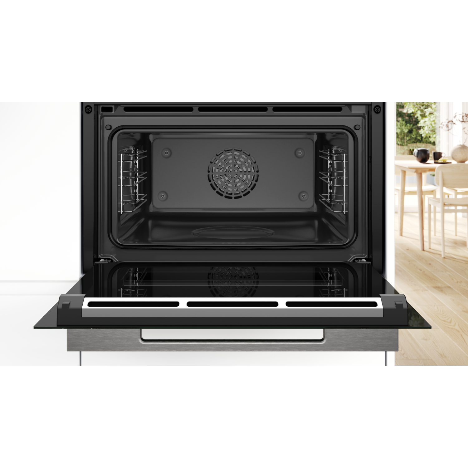 Forno aperto con interno scuro. La porta è aperta. Lo sfondo è una cucina bianca.