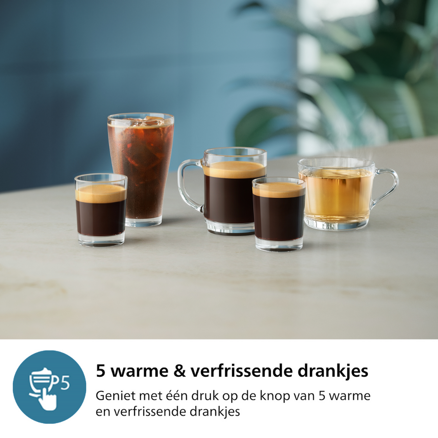 Varias bebidas de café en vasos.