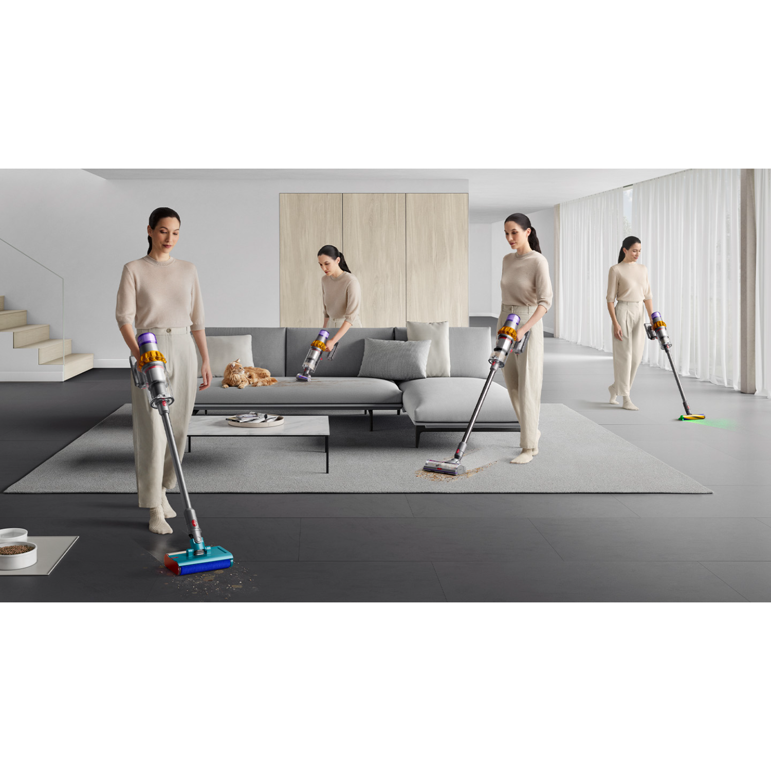 Cuatro mujeres aspirando una habitación. Una usa un cabezal azul, otras un aspirador con cabezal plateado.