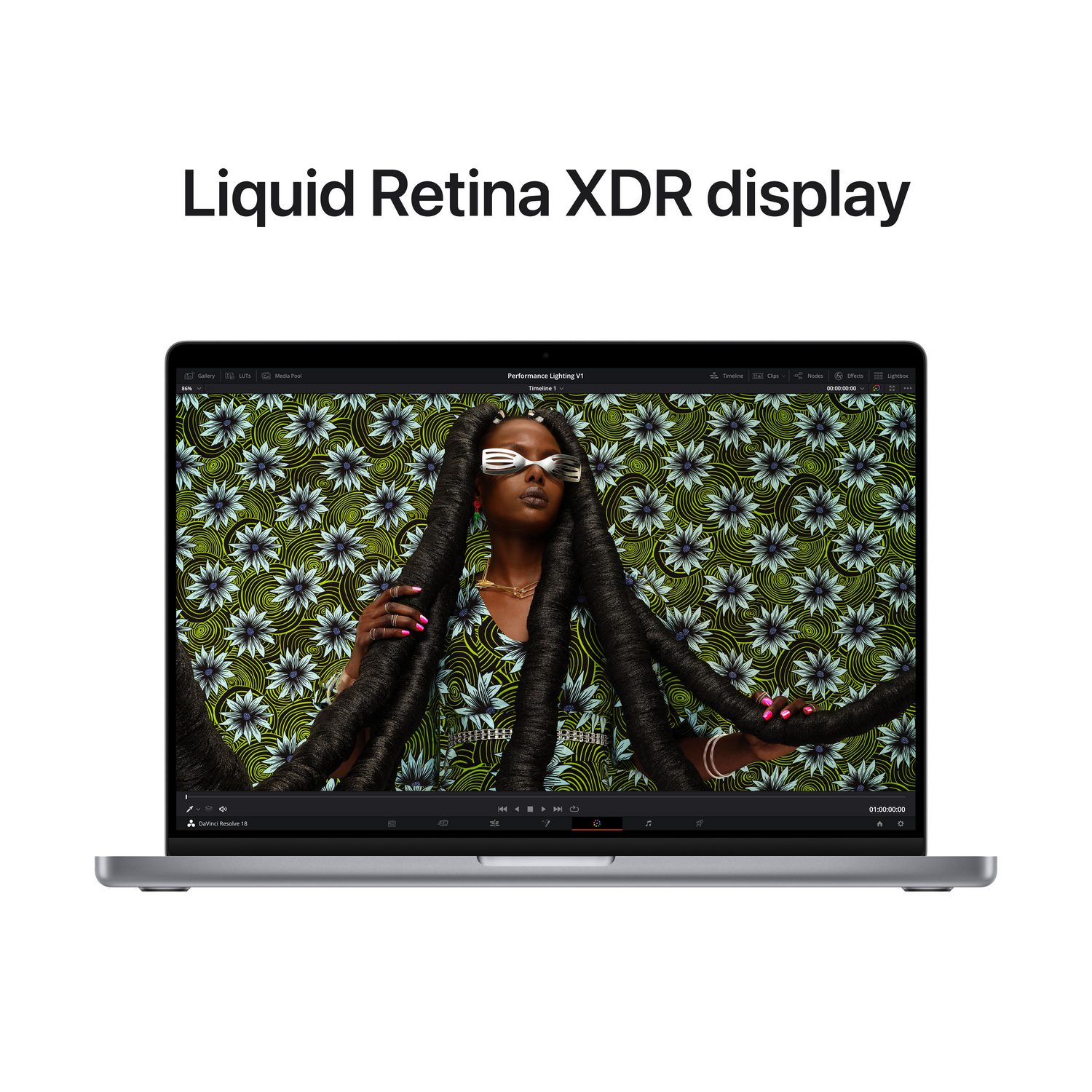 Portátil, abierto, con pantalla que muestra una mujer con pelo largo. Texto: Liquid Retina XDR display.