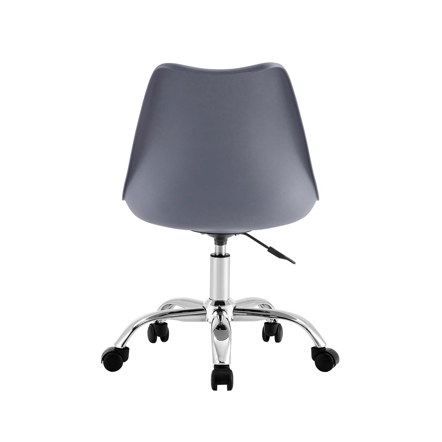 Silla de oficina gris, vista trasera. Base plateada con ruedas, respaldo de plástico gris.