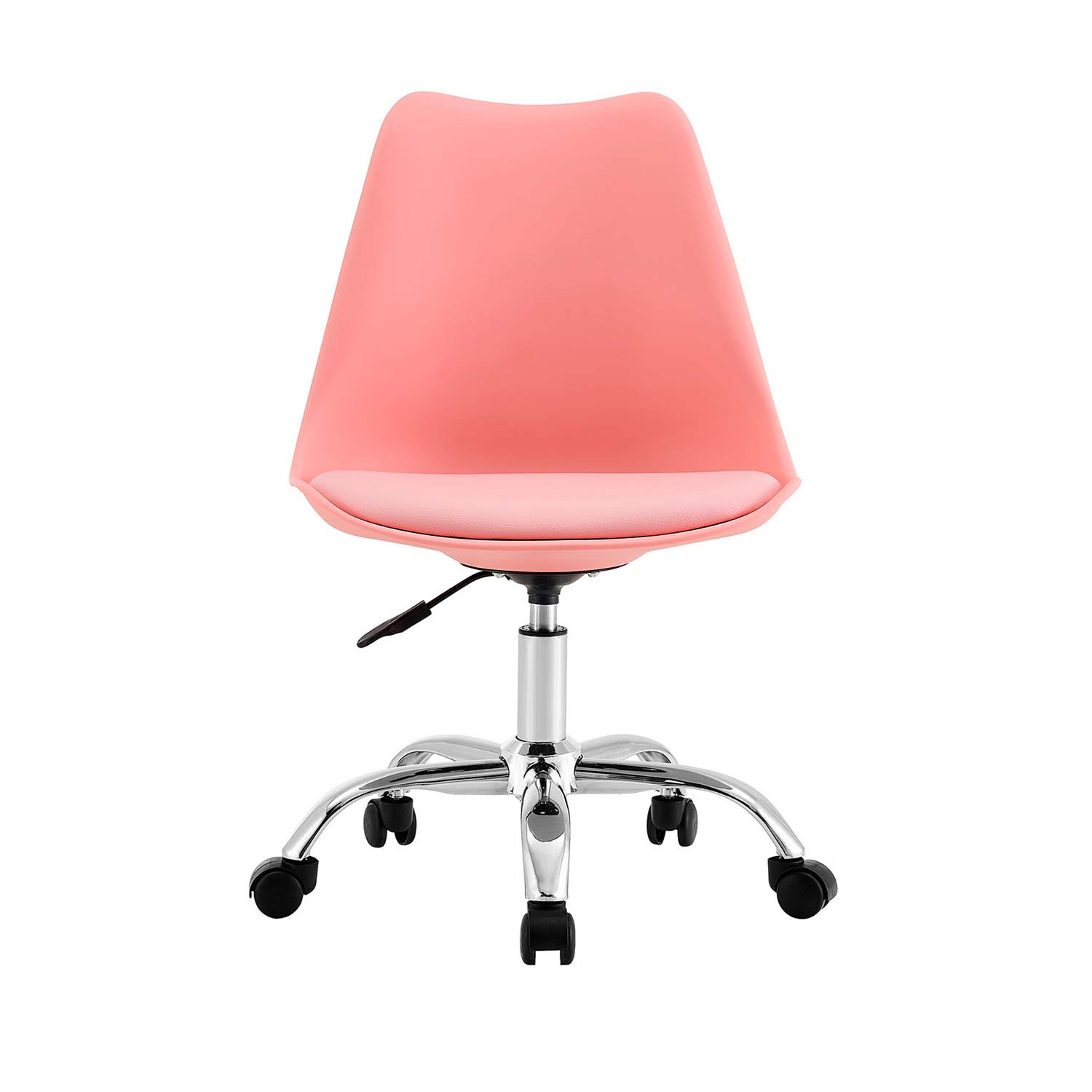 Una silla de oficina rosa con base y ruedas cromadas, aislada en blanco.