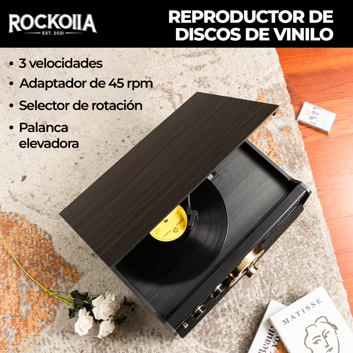 Un tocadiscos con un disco, con elementos decorativos.