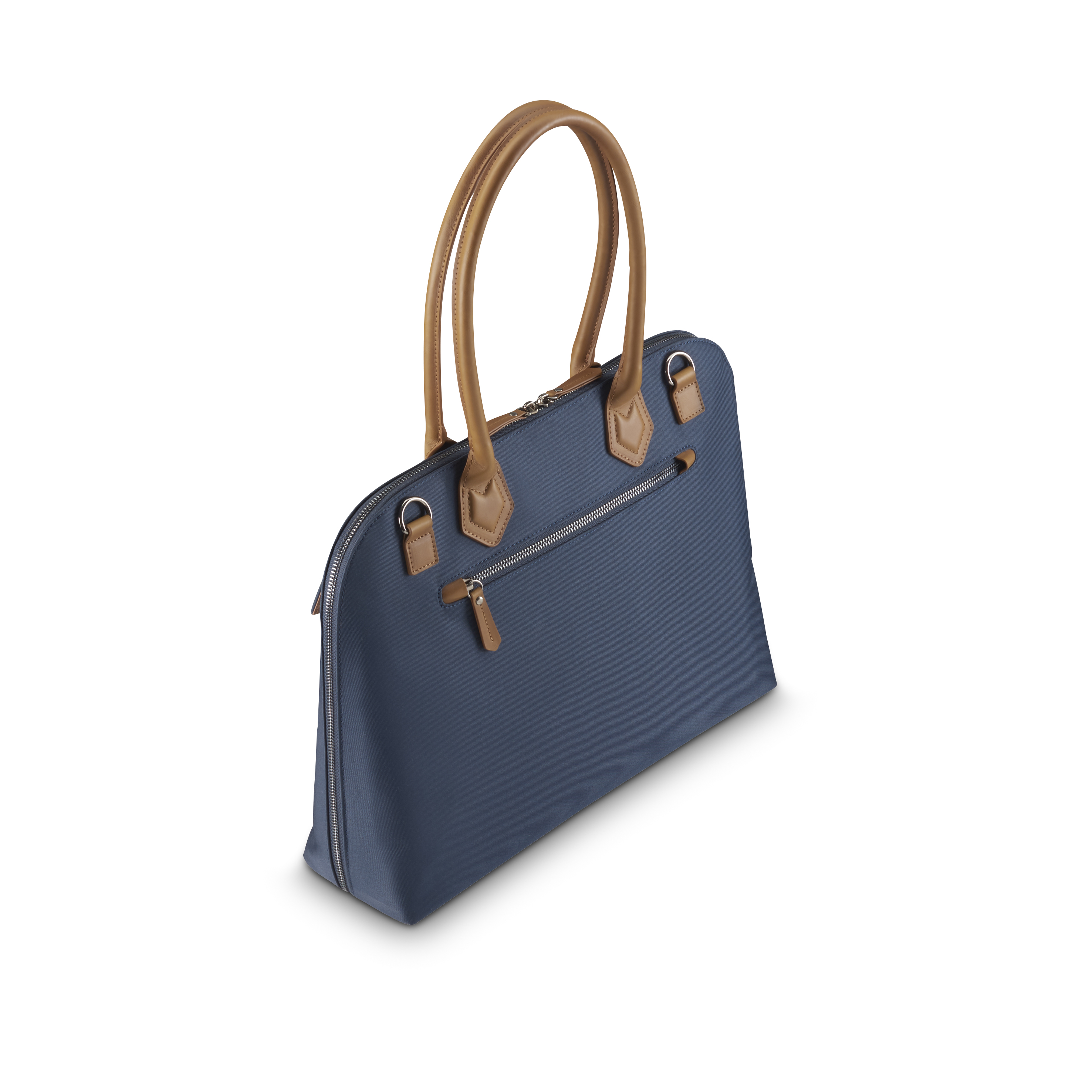 Eine blaue Handtasche mit braunen Griffen und einem silbernen Reißverschluss vor weißem Hintergrund.