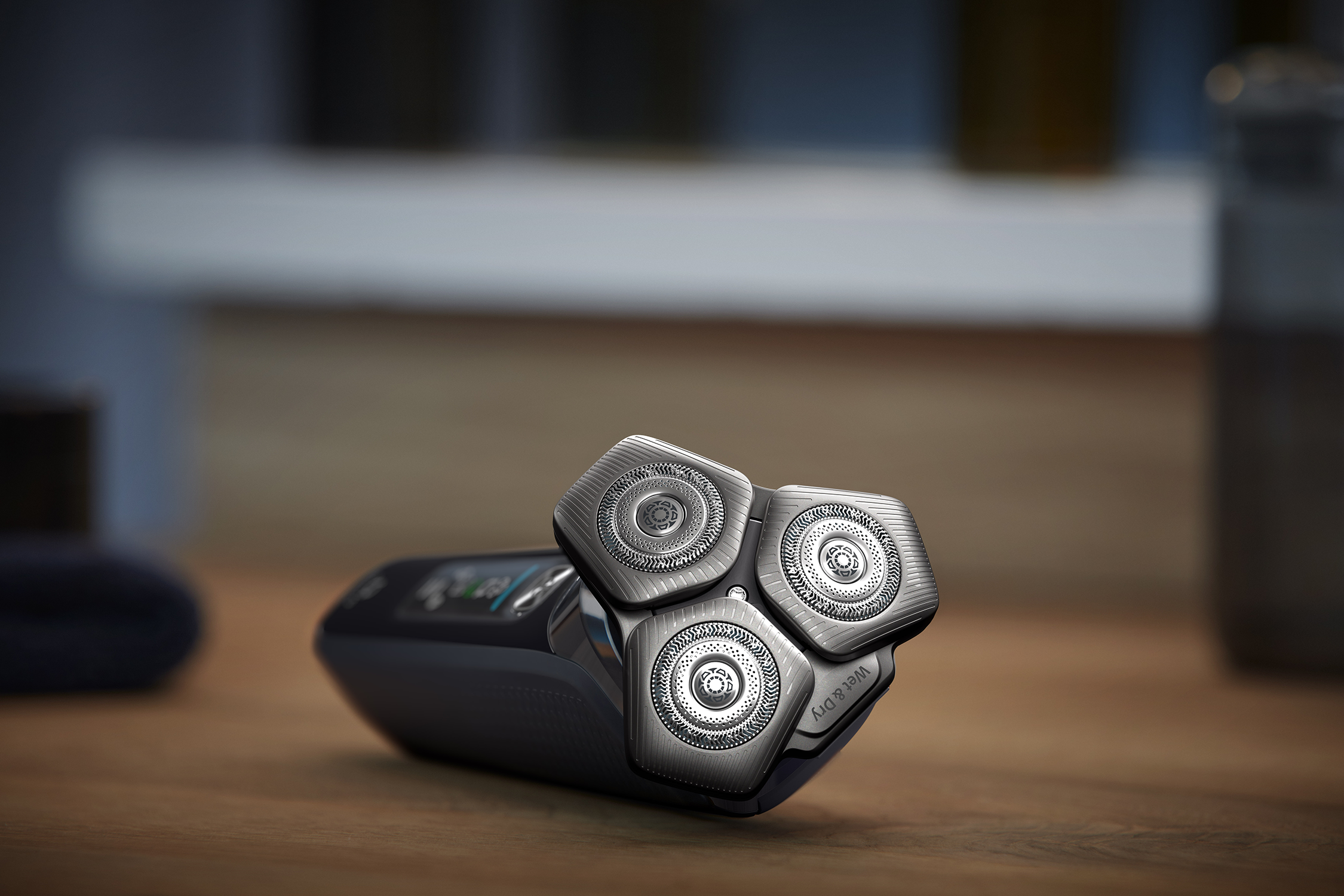 Nahaufnahme eines dreiköpfigen Elektrorasierers.