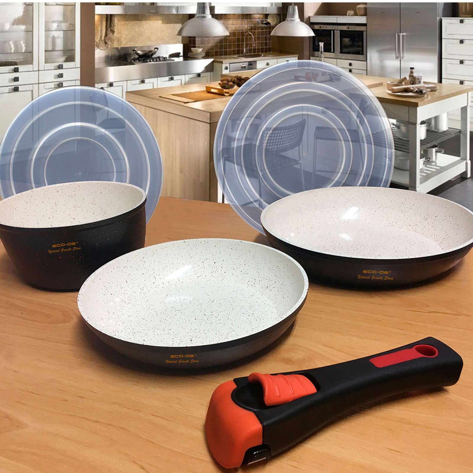 Entorno de cocina con platos, cuencos y un cortador sobre una mesa de madera.