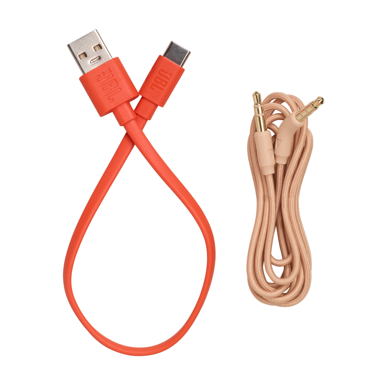 Dwa pomarańczowe kable JBL i jeden beżowy kabel z gniazdami audio na czarnej powierzchni.