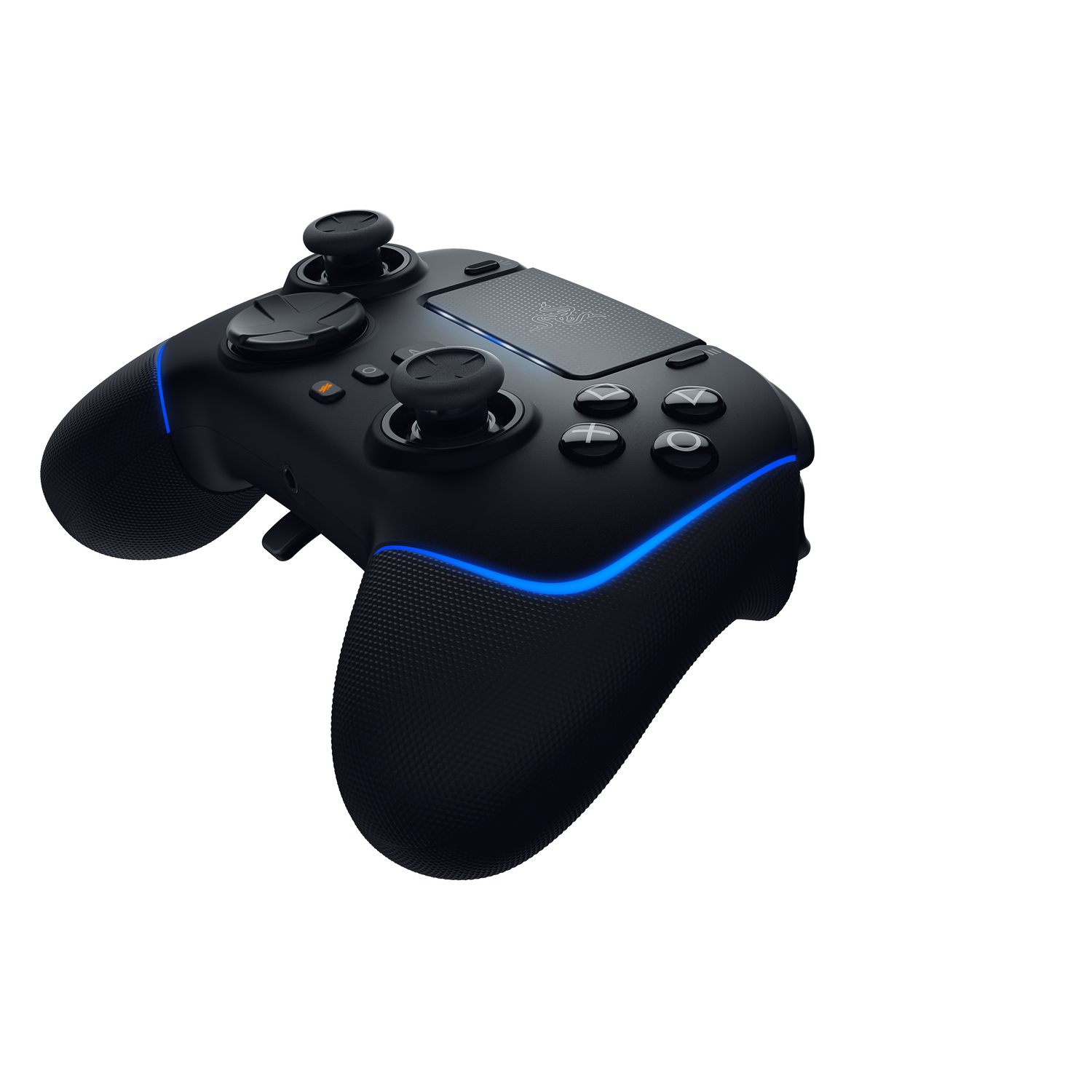 Czarny gamepad z niebieskimi akcentami, na białym tle. Przyciski, joysticki i touchpad.