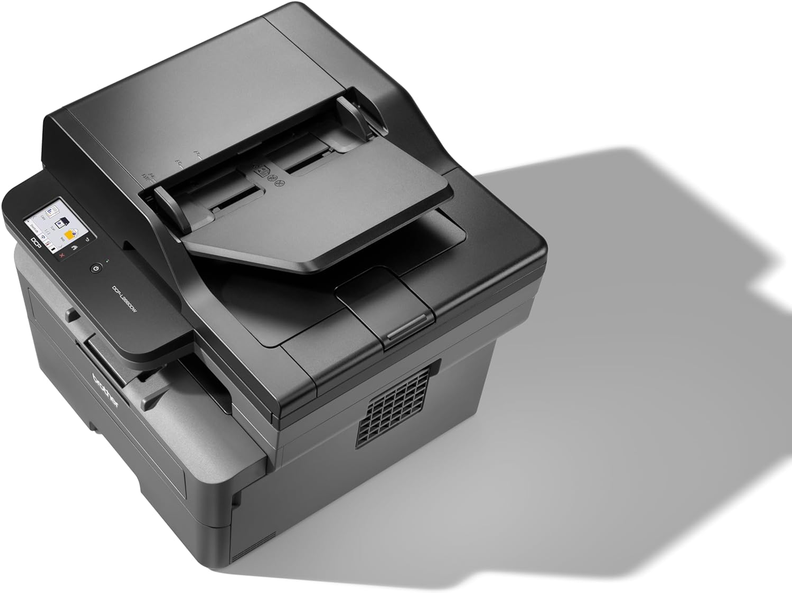 Czarna drukarka z góry. Otwarta taca na papier, widoczny cień.